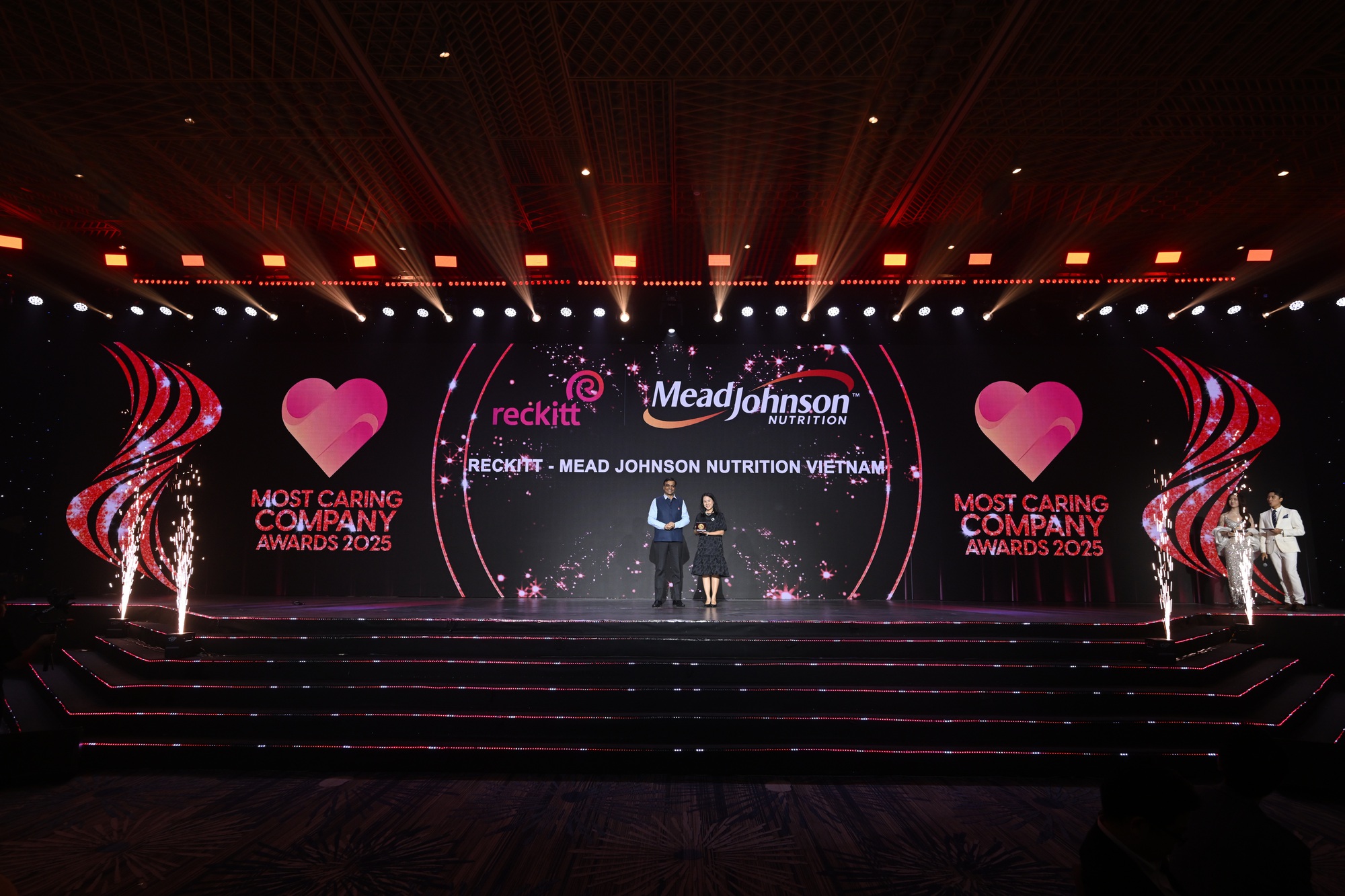 Reckitt - Mead Johnson Nutrition Việt Nam lần thứ 3 liên tiếp là “Nơi làm việc tốt nhất châu Á”- Ảnh 1. Reckitt - Mead Johnson Nutrition Việt Nam lần thứ 3 liên tiếp là “Nơi làm việc tốt nhất châu Á”- Ảnh 1.