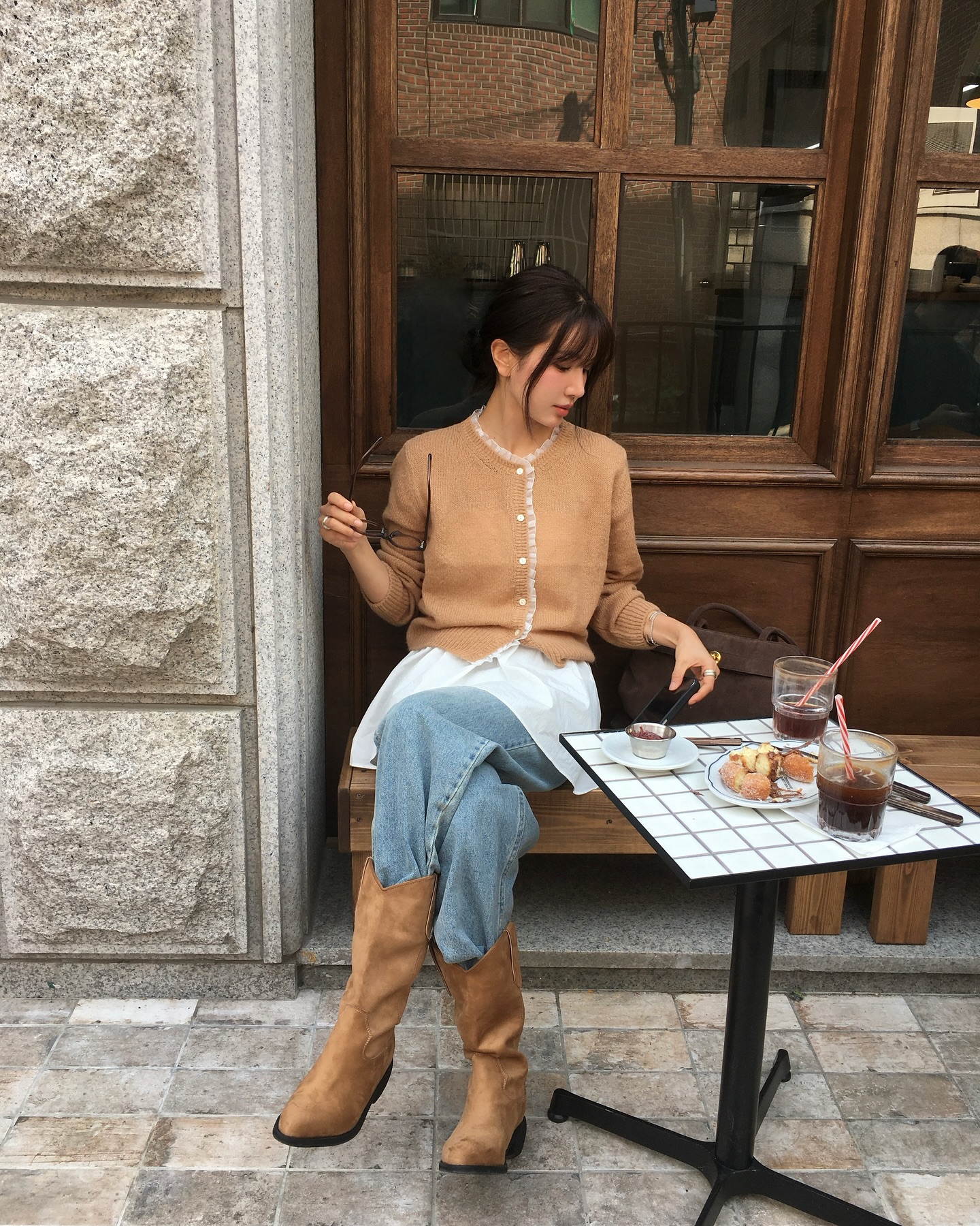 Đang hot hơn cả trang phục màu đen chính là đồ màu trắng - be: Trẻ trung hơn nhiều, tinh tế đỉnh cao- Ảnh 8.