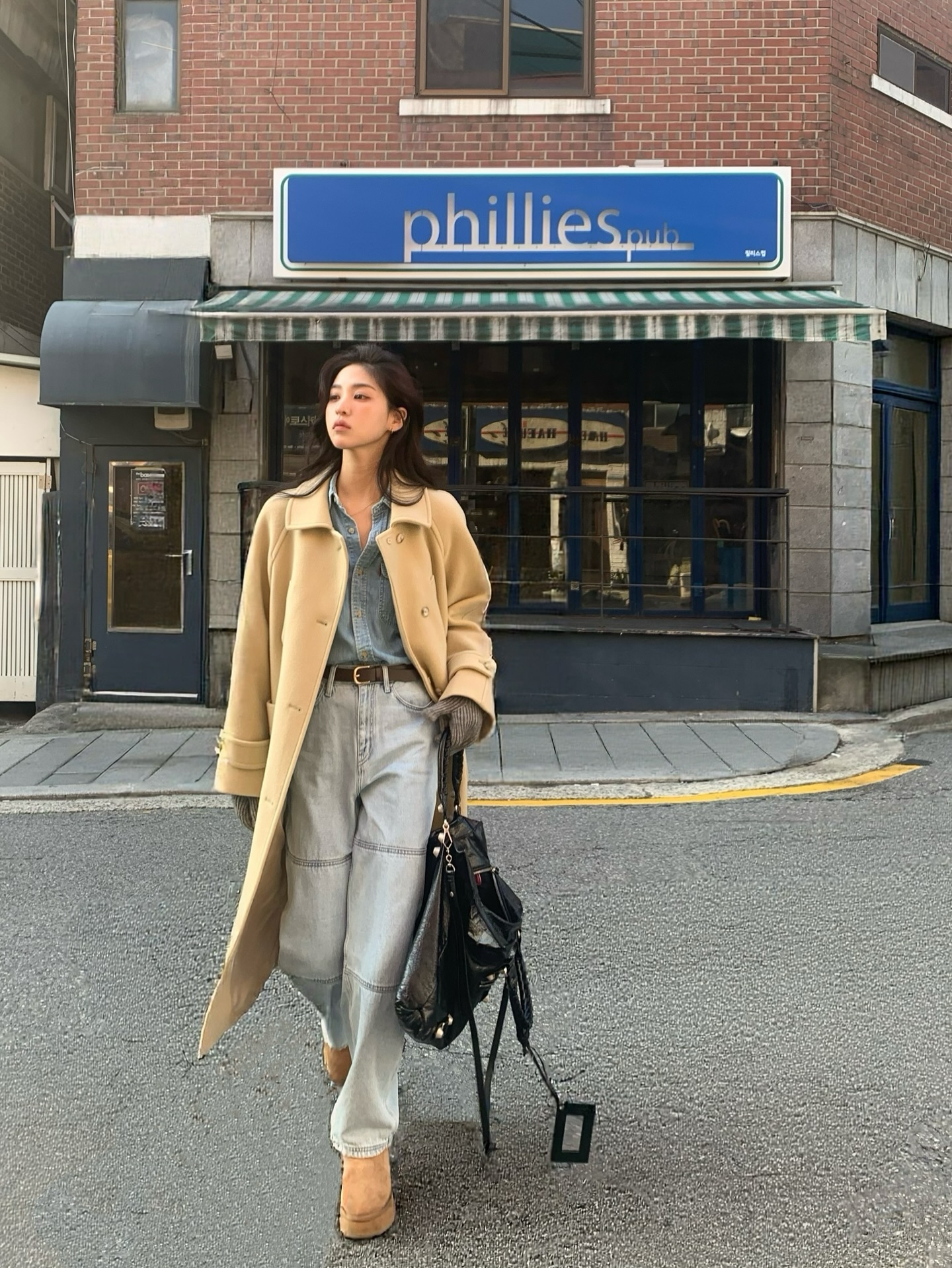 Đang hot hơn cả trang phục màu đen chính là đồ màu trắng - be: Trẻ trung hơn nhiều, tinh tế đỉnh cao- Ảnh 9.