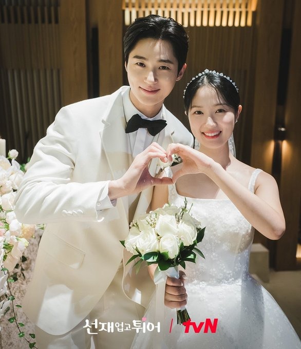 Lộ clip công chúa Kpop liếc mắt đưa tình với nam thần showbiz, cặp đôi Cõng Anh Mà Chạy vậy là toang?- Ảnh 4.