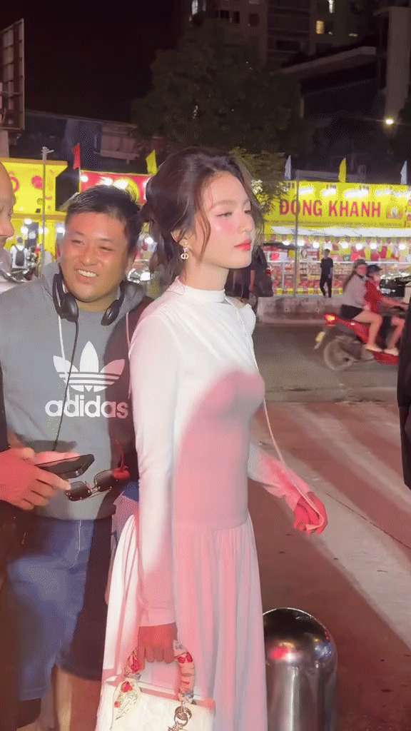 7 gương mặt không app "chấn động" của hội mỹ nhân Việt- Ảnh 21.