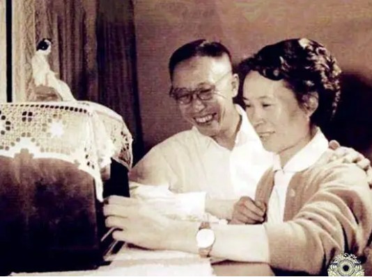 Loạt ảnh hiếm gia đình Phổ Nghi: Mẹ ruột chỉ còn vài khoảnh khắc, người ông nhớ suốt đời lại gây bất ngờ- Ảnh 10. Loạt ảnh hiếm gia đình Phổ Nghi: Mẹ ruột chỉ còn vài khoảnh khắc, người ông nhớ suốt đời lại gây bất ngờ- Ảnh 10.