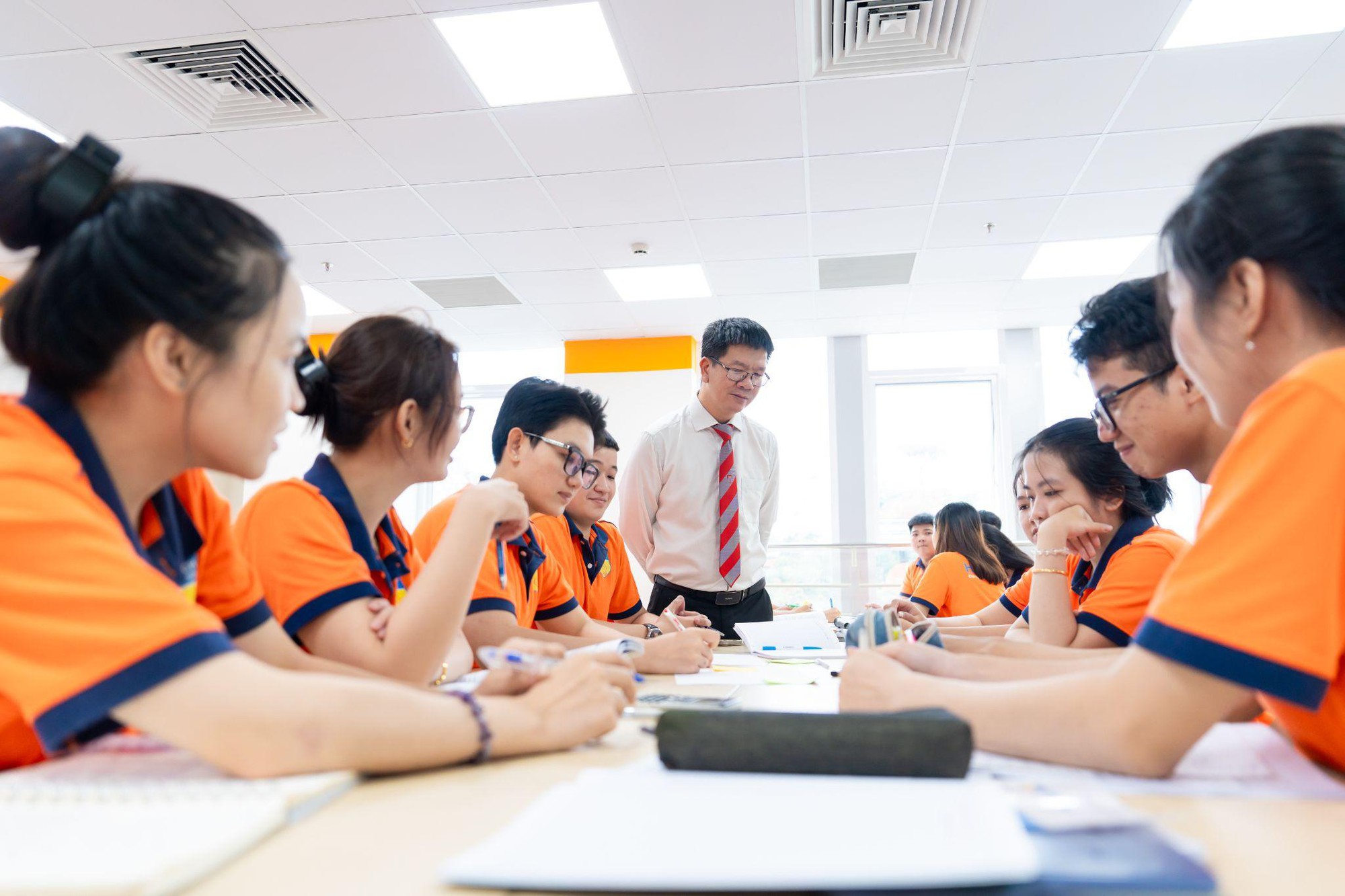 Giảng viên là chuyên gia doanh nghiệp: Lợi thế để sinh viên HUTECH “chạm” thị trường sớm- Ảnh 1. Giảng viên là chuyên gia doanh nghiệp: Lợi thế để sinh viên HUTECH “chạm” thị trường sớm- Ảnh 1.