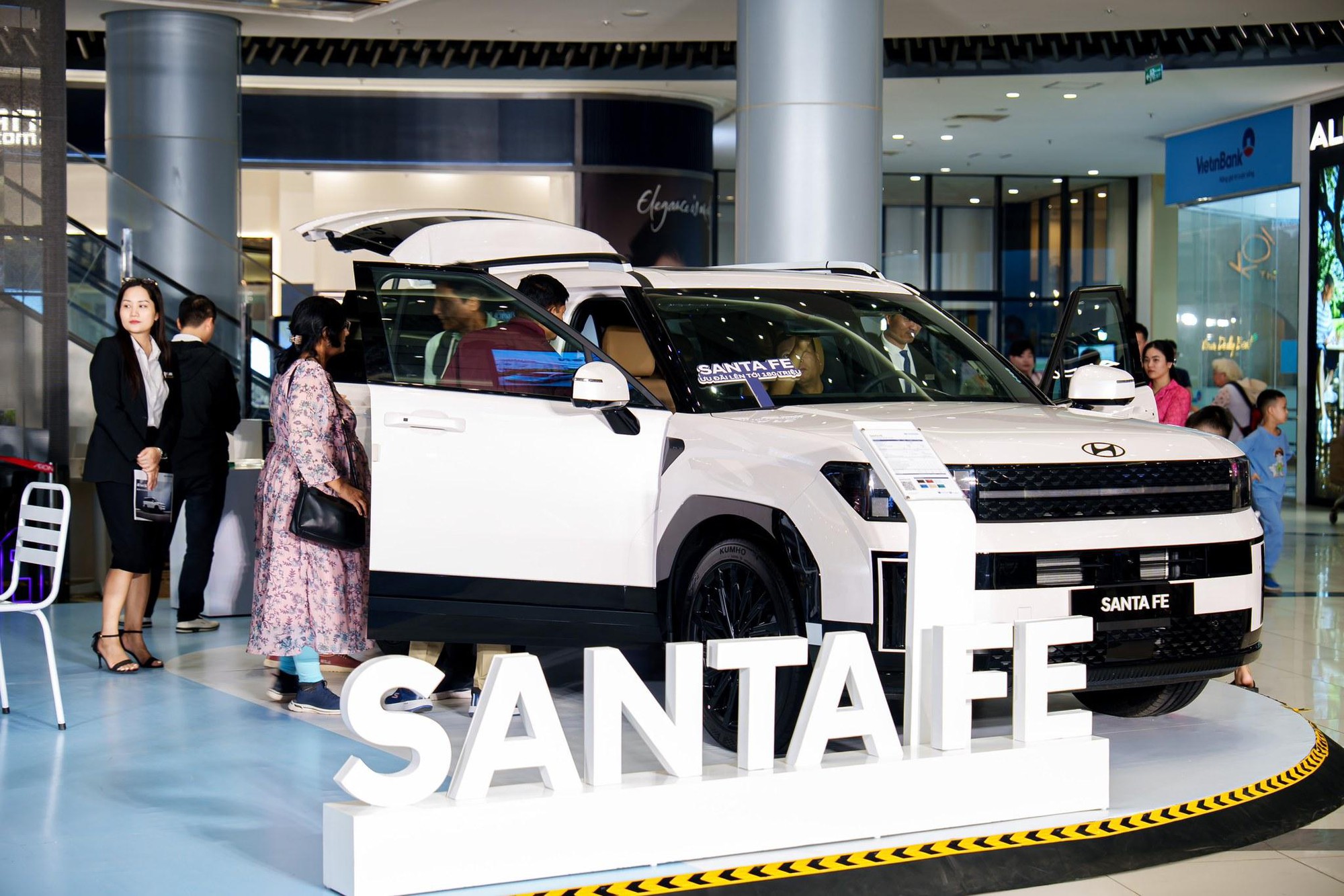 Hyundai Santa Fe Hybrid lộ diện tại Việt Nam, xác nhận thời điểm ra mắt đã đến rất gần- Ảnh 2. Hyundai Santa Fe Hybrid lộ diện tại Việt Nam, xác nhận thời điểm ra mắt đã đến rất gần- Ảnh 2.