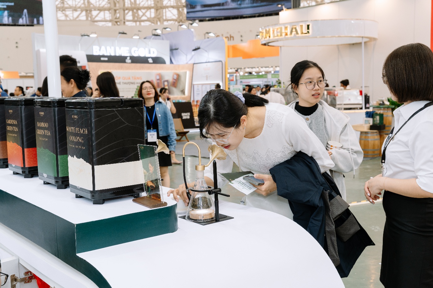 Nguyễn Phạm Group mang tới hai bộ sản phẩm: trà hoa và matcha tại Cafe Show 2025- Ảnh 2. Nguyễn Phạm Group mang tới hai bộ sản phẩm: trà hoa và matcha tại Cafe Show 2025- Ảnh 2.