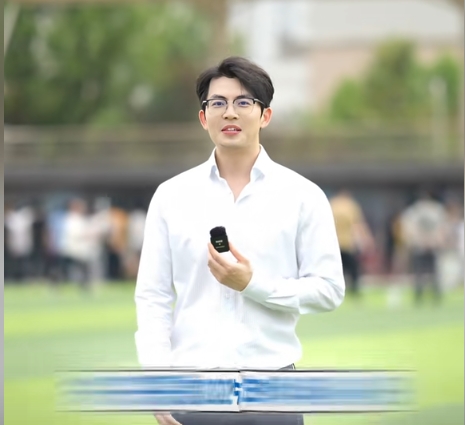 Giảng viên Học viện Kinh tế đối ngoại đẹp tựa nam thần, hát hay như ca sĩ, xem 100 lần vẫn chưa thấy đủ- Ảnh 7.