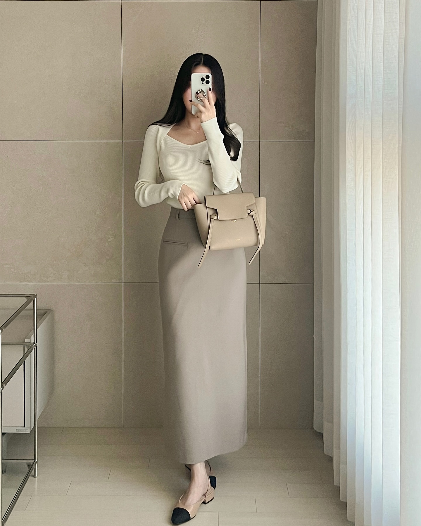 5 cách mặc áo len hack dáng cao ráo và thon thả hơn, chị em chưa chắc đã biết hết- Ảnh 7. 5 cách mặc áo len hack dáng cao ráo và thon thả hơn, chị em chưa chắc đã biết hết- Ảnh 7.