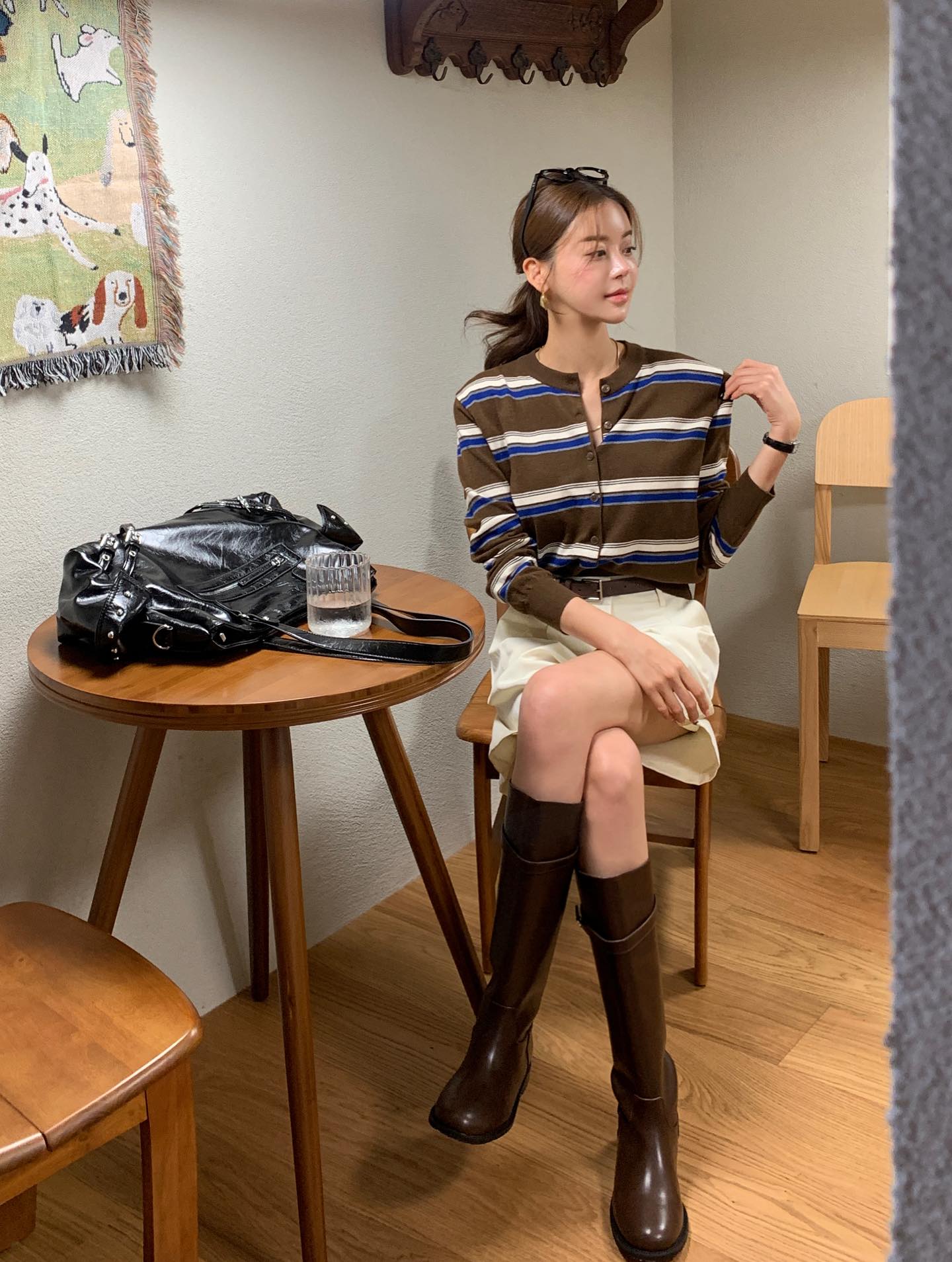 Boots phối cùng 4 kiểu trang phục này là chuẩn, giúp sang chảnh hóa cả set đồ- Ảnh 10. Boots phối cùng 4 kiểu trang phục này là chuẩn, giúp sang chảnh hóa cả set đồ- Ảnh 10.