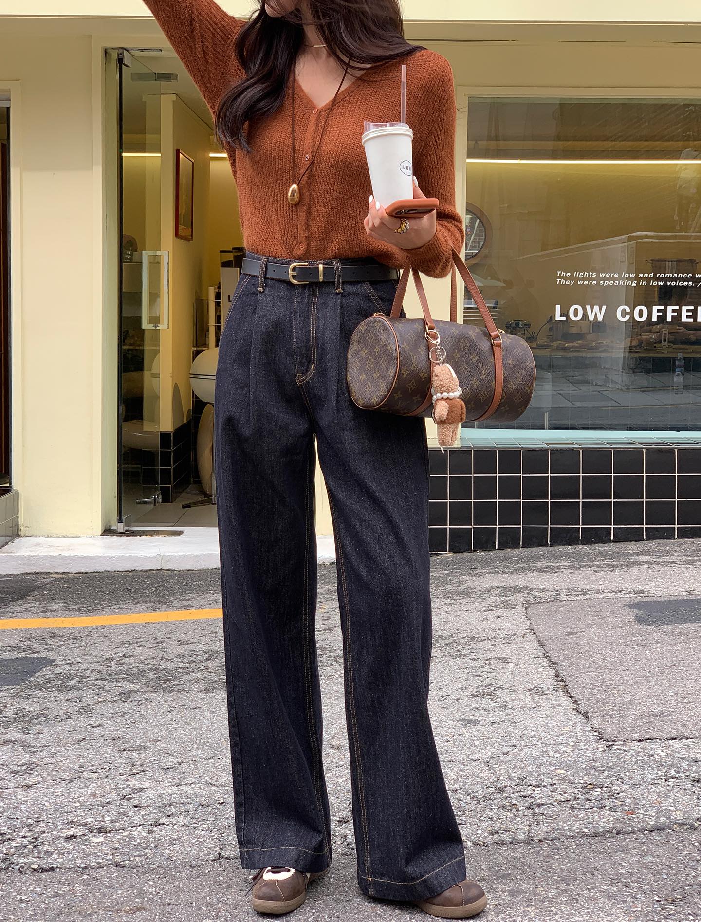 5 cách mặc áo len hack dáng cao ráo và thon thả hơn, chị em chưa chắc đã biết hết- Ảnh 11. 5 cách mặc áo len hack dáng cao ráo và thon thả hơn, chị em chưa chắc đã biết hết- Ảnh 11.