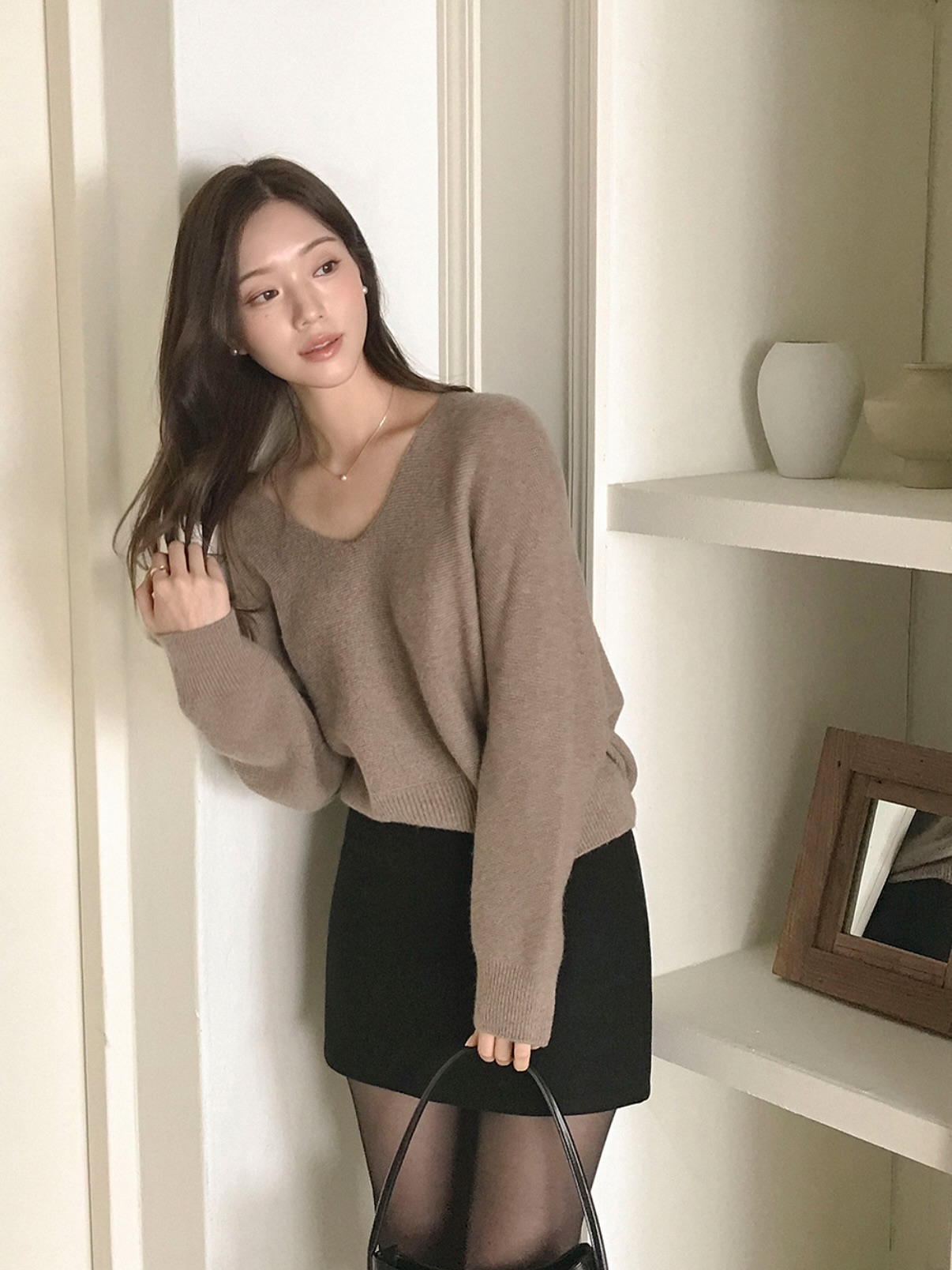 5 cách mặc áo len hack dáng cao ráo và thon thả hơn, chị em chưa chắc đã biết hết- Ảnh 9. 5 cách mặc áo len hack dáng cao ráo và thon thả hơn, chị em chưa chắc đã biết hết- Ảnh 9.