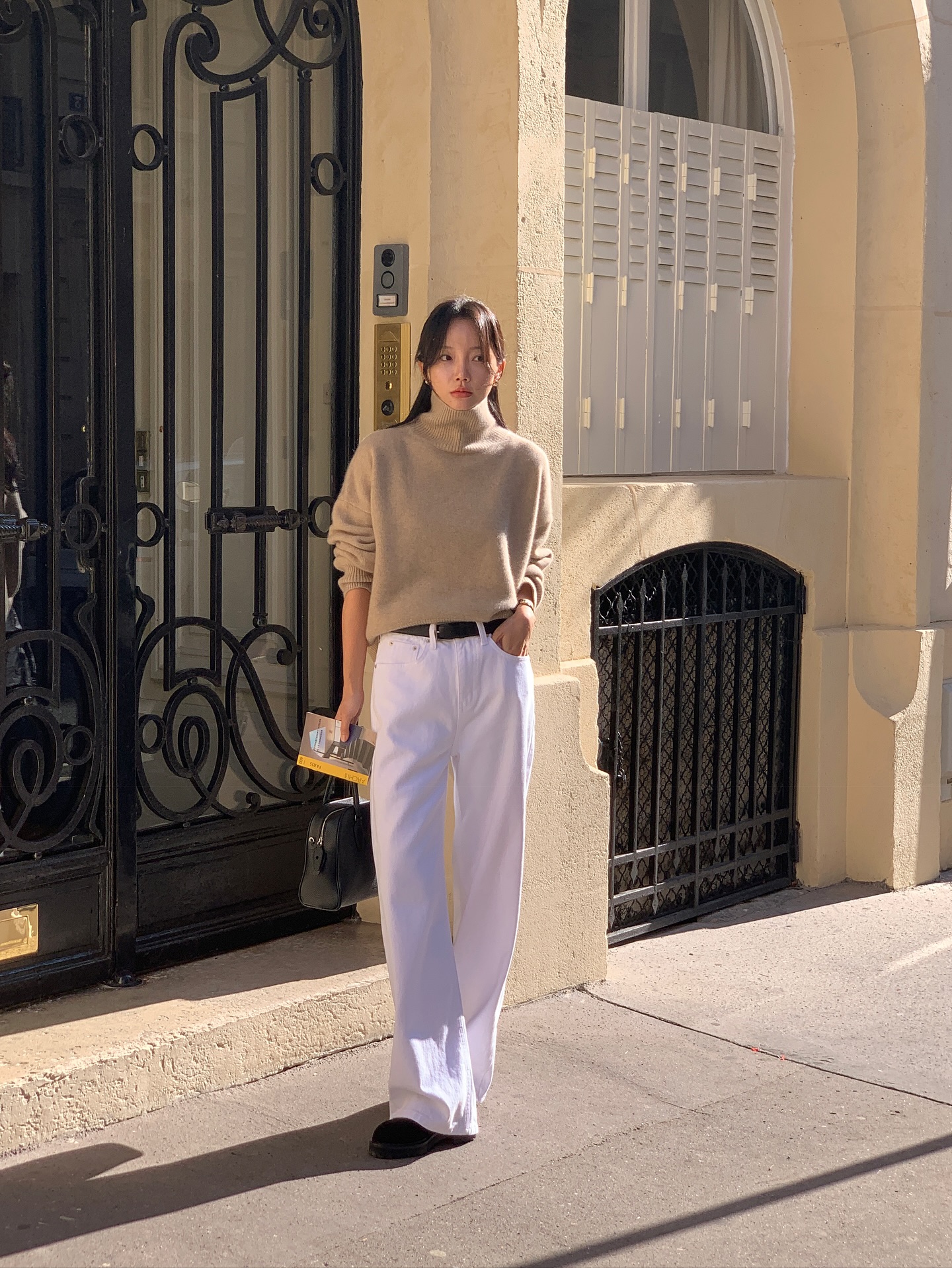 5 cách mặc áo len hack dáng cao ráo và thon thả hơn, chị em chưa chắc đã biết hết- Ảnh 10. 5 cách mặc áo len hack dáng cao ráo và thon thả hơn, chị em chưa chắc đã biết hết- Ảnh 10.