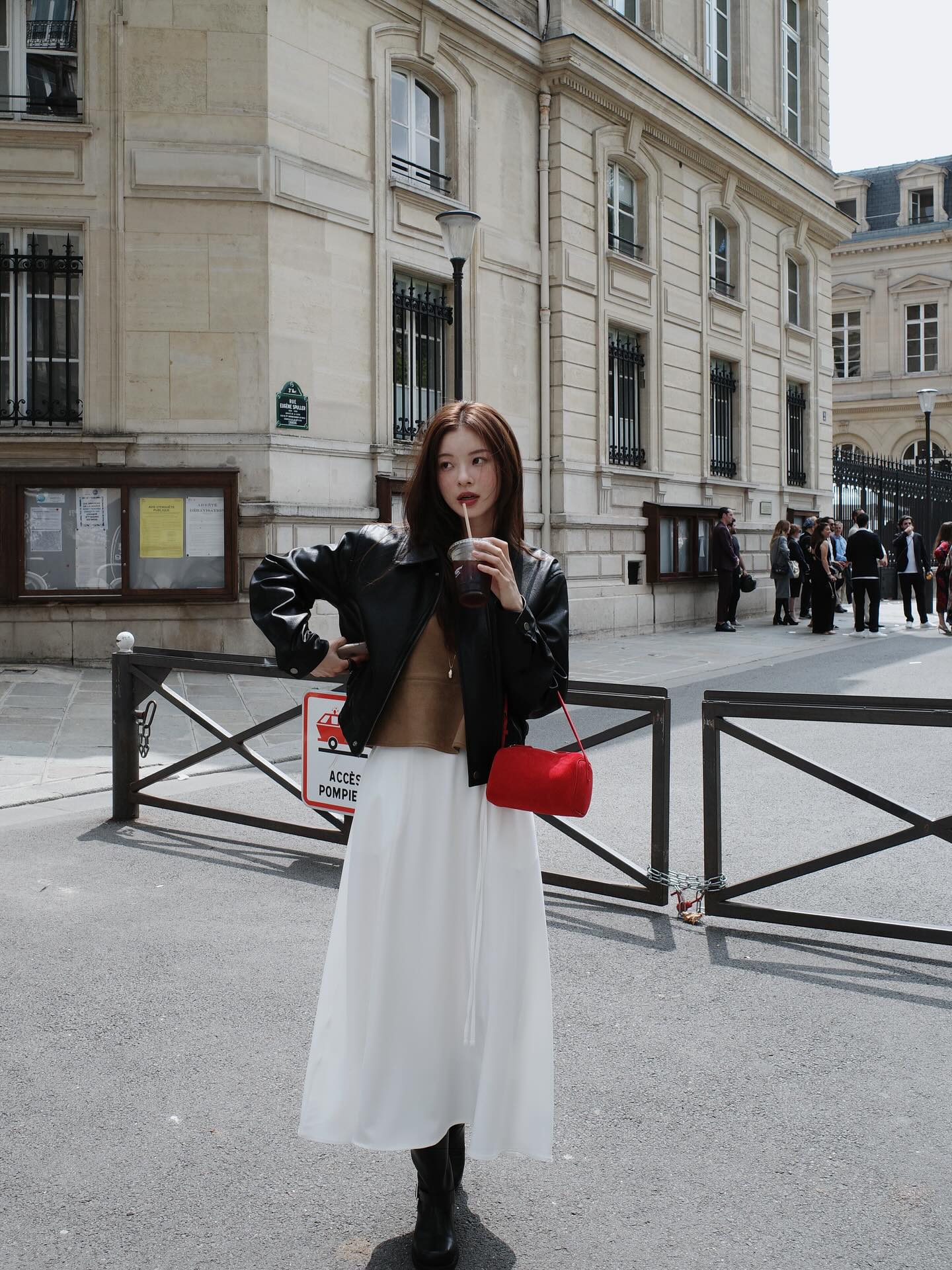 Boots phối cùng 4 kiểu trang phục này là chuẩn, giúp sang chảnh hóa cả set đồ- Ảnh 1. Boots phối cùng 4 kiểu trang phục này là chuẩn, giúp sang chảnh hóa cả set đồ- Ảnh 1.