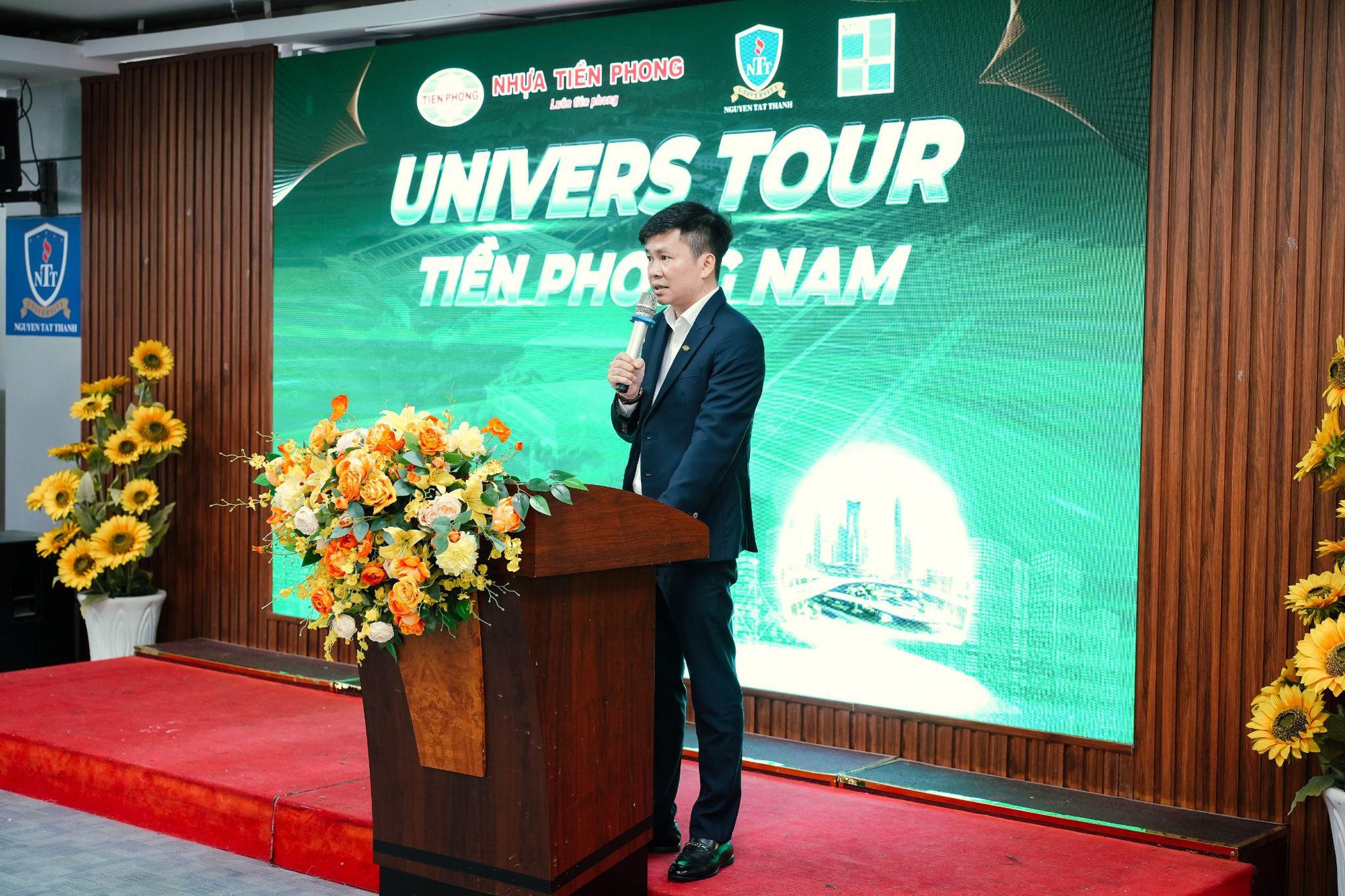 Univers Tour: Hành trình truyền cảm hứng tại ĐH Nguyễn Tất Thành- Ảnh 2.