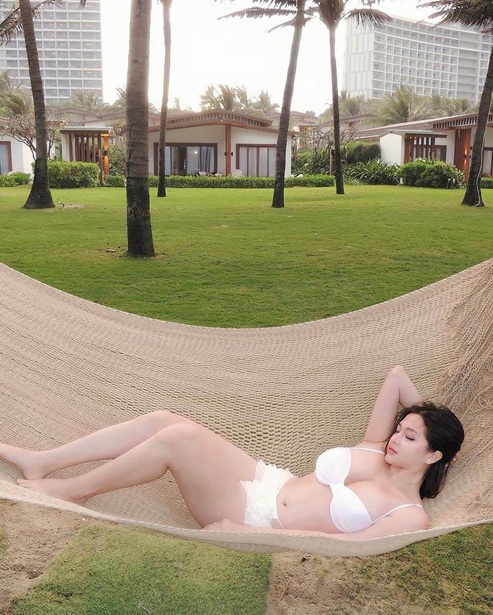 Nữ tiếp viên gây bão một thời tung loạt ảnh bikini "ngắt chuỗi tháng 11" của fan- Ảnh 9. Nữ tiếp viên gây bão một thời tung loạt ảnh bikini "ngắt chuỗi tháng 11" của fan- Ảnh 9.