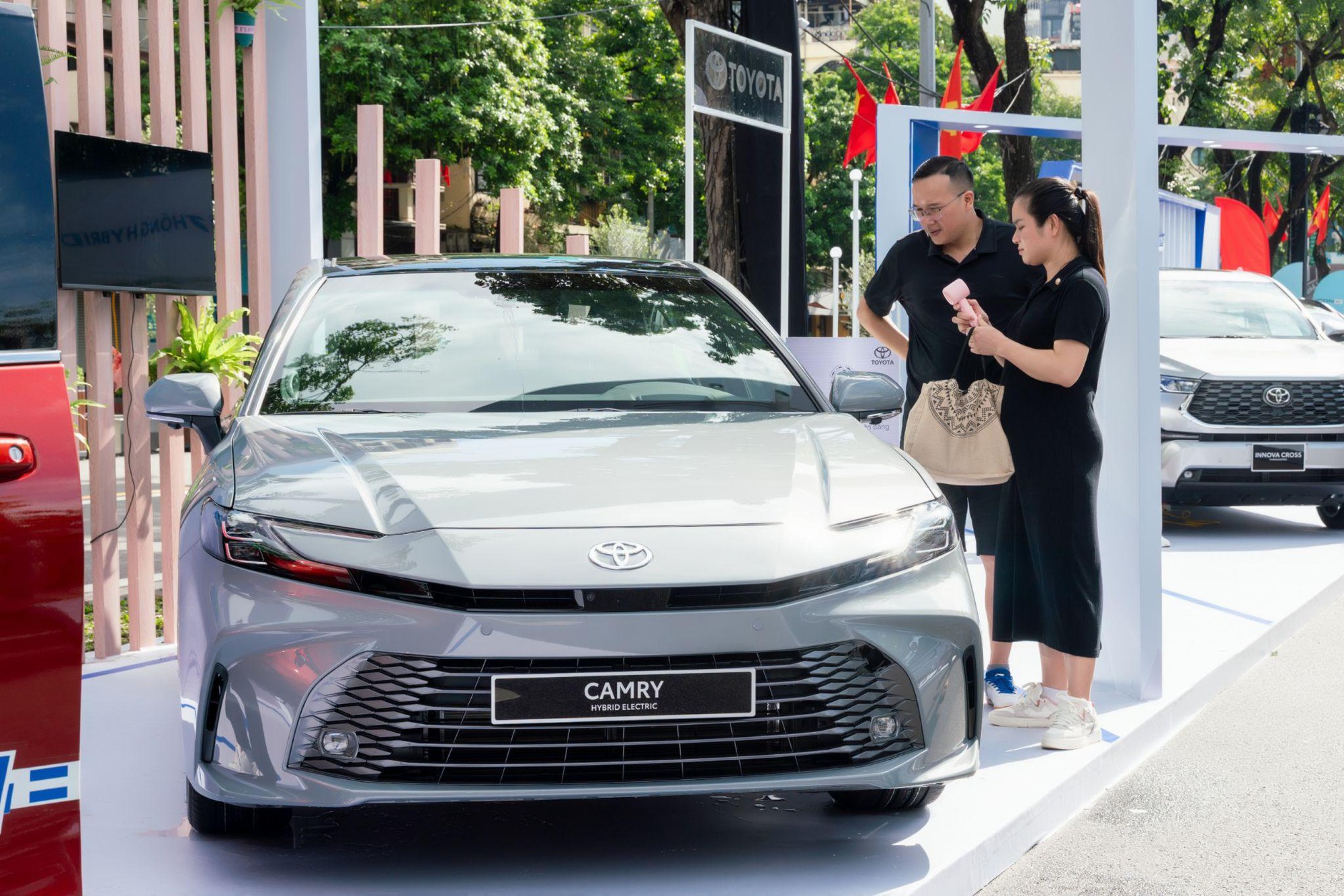 Cuộc chiến xe ngoại: Toyota giữ vững ngôi vương giữa “tâm bão” cạnh tranh giai đoạn cao điểm nhất thị trường xe- Ảnh 4. Cuộc chiến xe ngoại: Toyota giữ vững ngôi vương giữa “tâm bão” cạnh tranh giai đoạn cao điểm nhất thị trường xe- Ảnh 4.