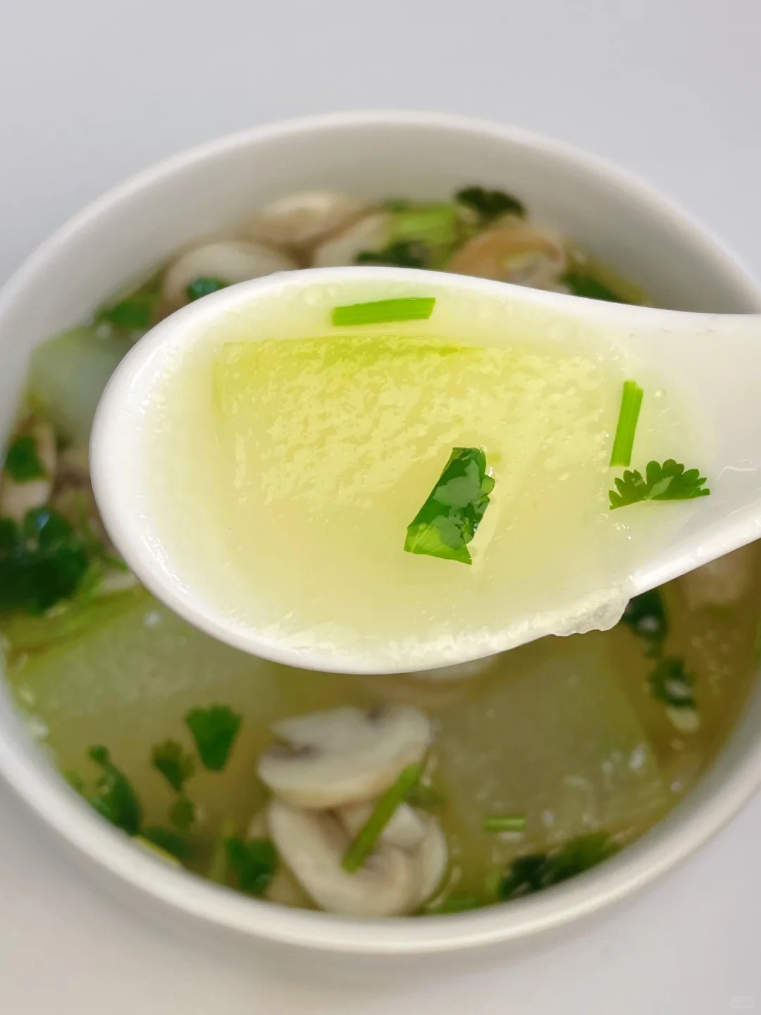 Mùa này bạn nên nấu canh bí đao nấm mỡ: Ít calo lại giàu dưỡng chất, ấm dạ dày, no lâu mà không sợ béo- Ảnh 5.