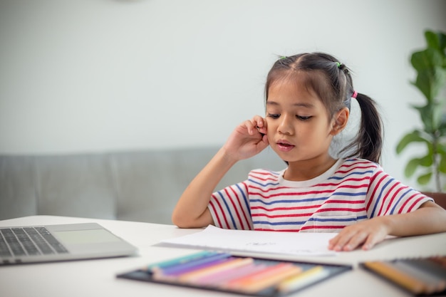 Tại sao một số phụ huynh không học cao lại nuôi dạy được những đứa con có năng khiếu học thuật?- Ảnh 1. Tại sao một số phụ huynh không học cao lại nuôi dạy được những đứa con có năng khiếu học thuật?- Ảnh 1.