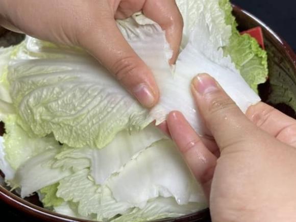 Trời lạnh, gia đình tôi rất thích món ăn này, đun nhỏ lửa trong 10 phút là xong, vừa ấm áp lại ngon miệng- Ảnh 1.