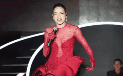 Hồ Ngọc Hà không cần buồn, vì ca sĩ nổi tiếng toàn cầu hát live cũng oét mà còn không thuộc lời- Ảnh 1.