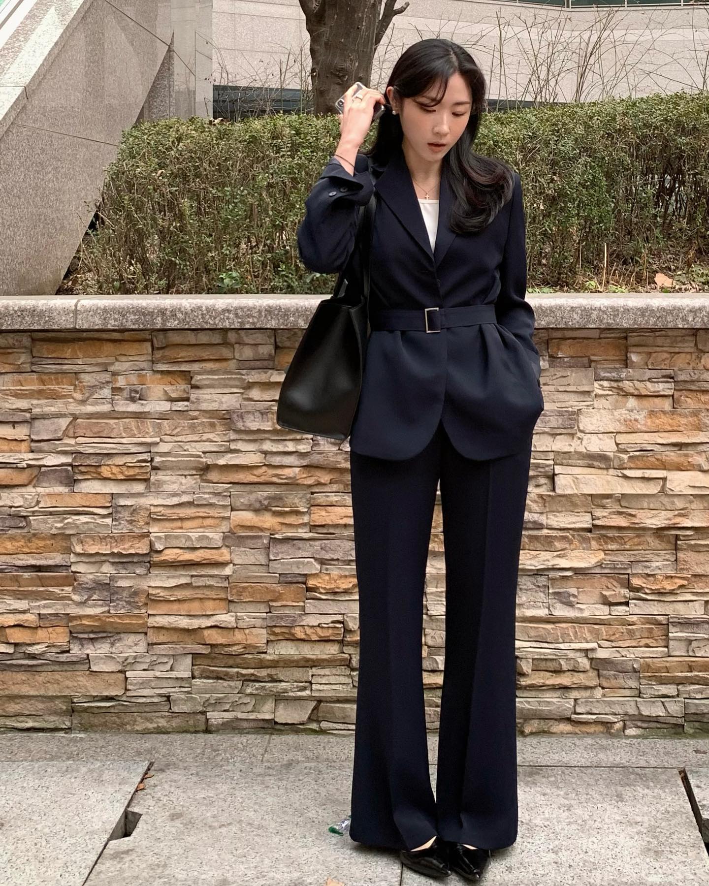 Áo blazer mặc với 4 item này là đẹp hoàn hảo: Thanh lịch từ công sở ra phố- Ảnh 5.