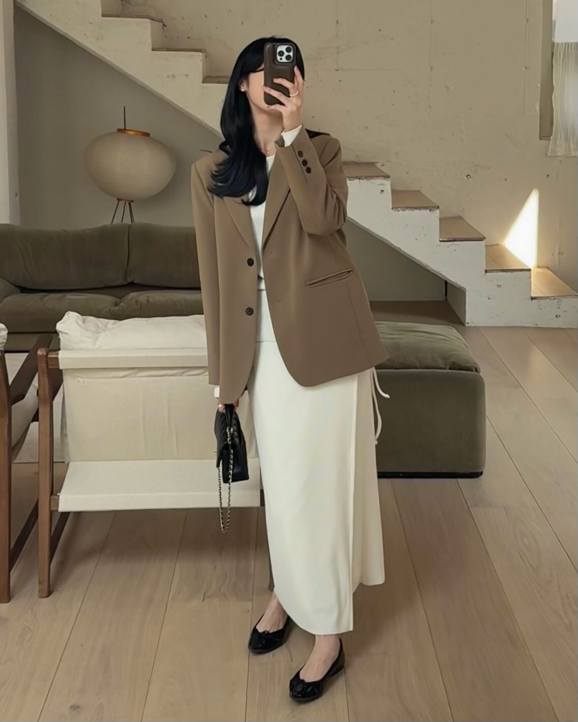 Áo blazer mặc với 4 item này là đẹp hoàn hảo: Thanh lịch từ công sở ra phố- Ảnh 2.