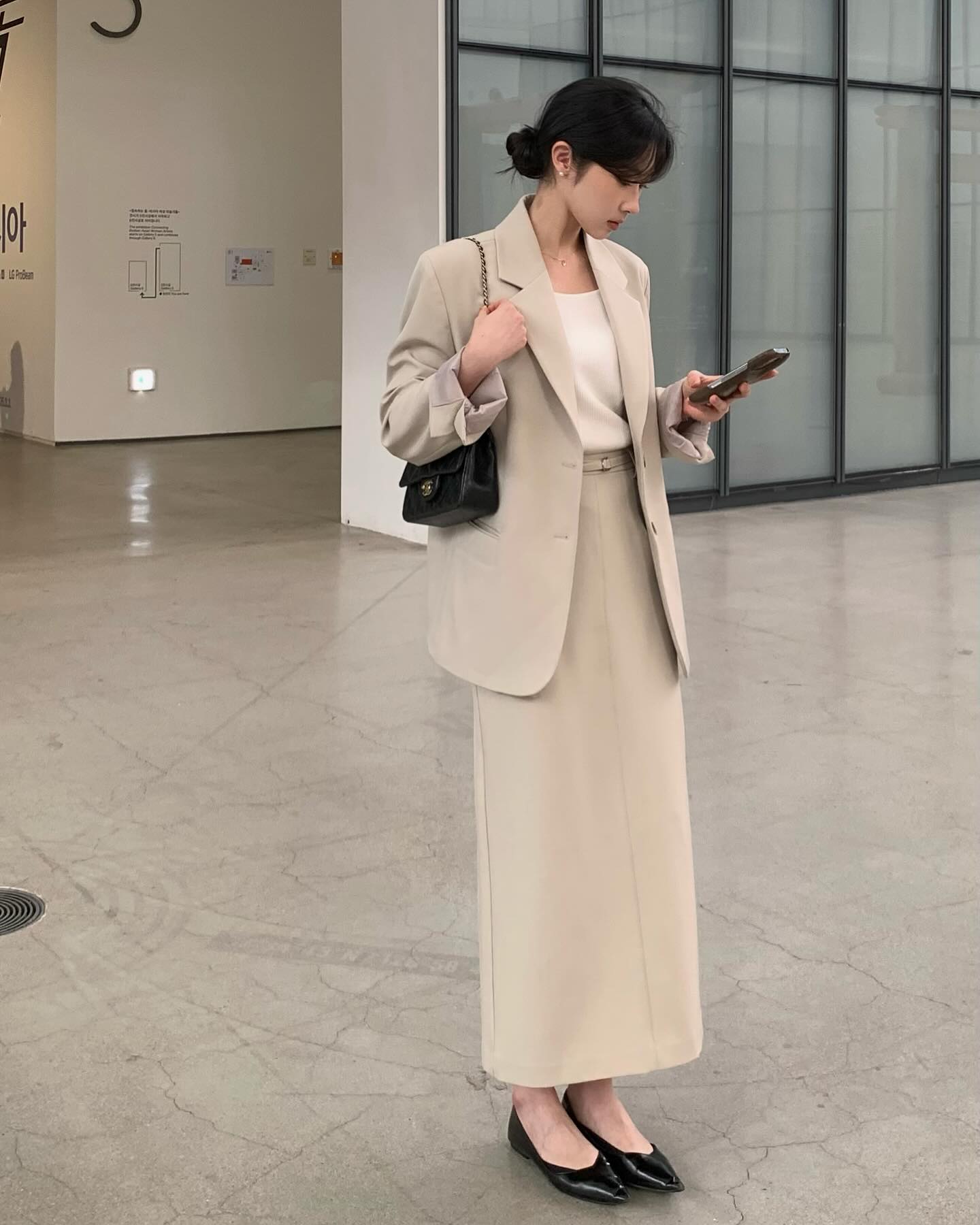 Áo blazer mặc với 4 item này là đẹp hoàn hảo: Thanh lịch từ công sở ra phố- Ảnh 1.