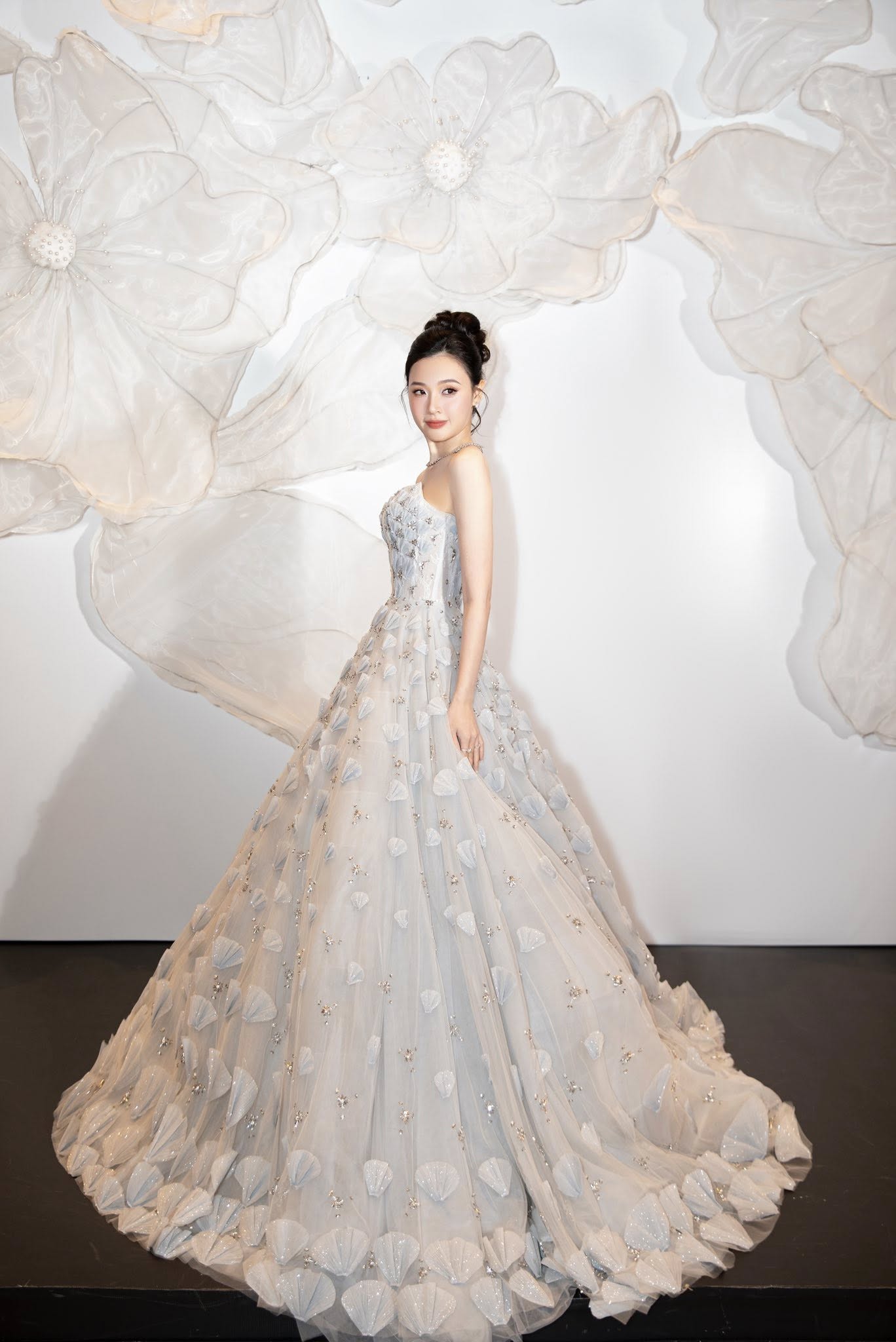 Vbiz có 1 mỹ nhân “sáng làm cô giáo, tối lên đồ đi quẩy”: U40 mà trẻ hơn học sinh mới đáng nể- Ảnh 8. Vbiz có 1 mỹ nhân “sáng làm cô giáo, tối lên đồ đi quẩy”: U40 mà trẻ hơn học sinh mới đáng nể- Ảnh 8.