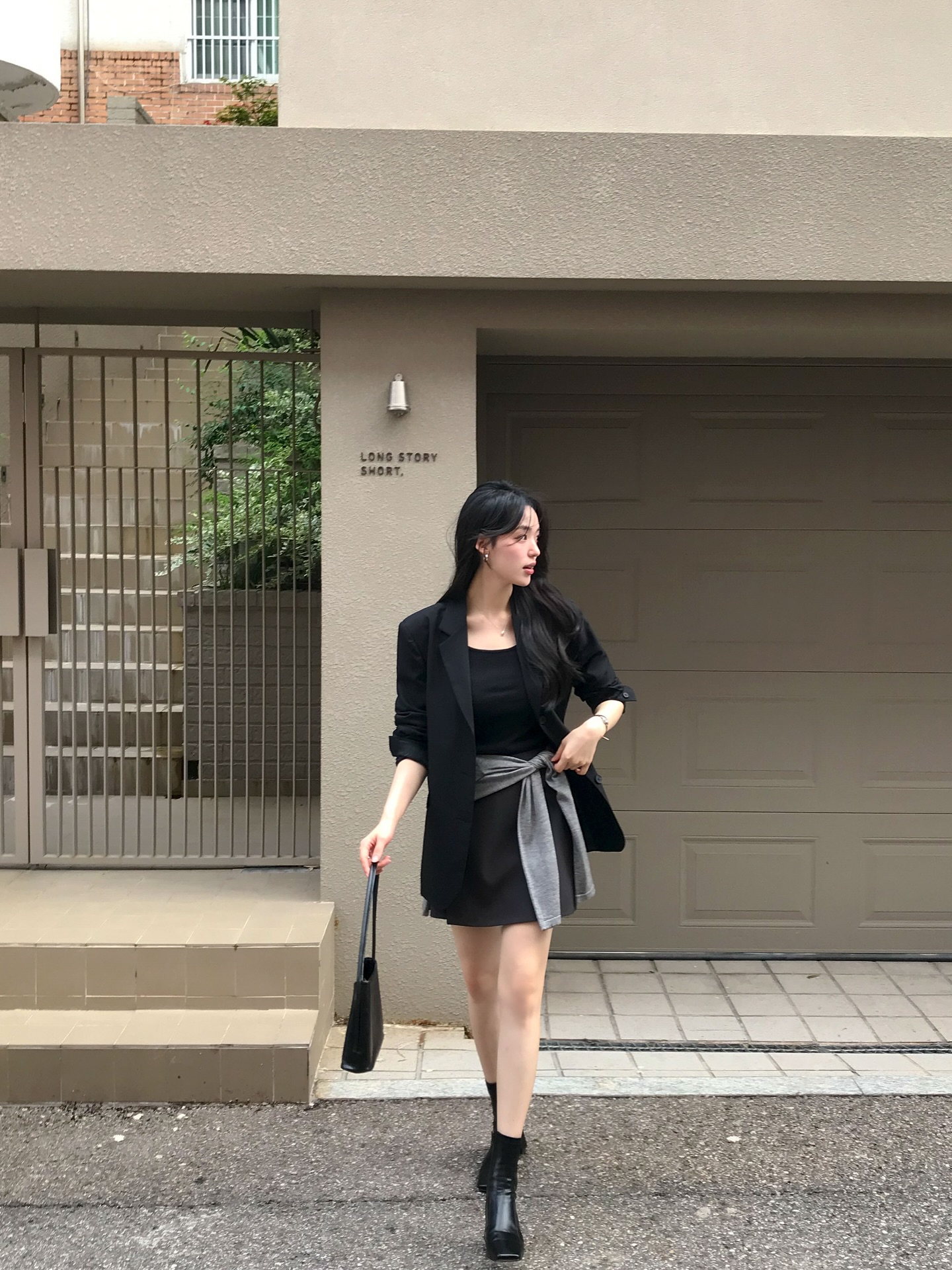 Áo blazer mặc với 4 item này là đẹp hoàn hảo: Thanh lịch từ công sở ra phố- Ảnh 4.