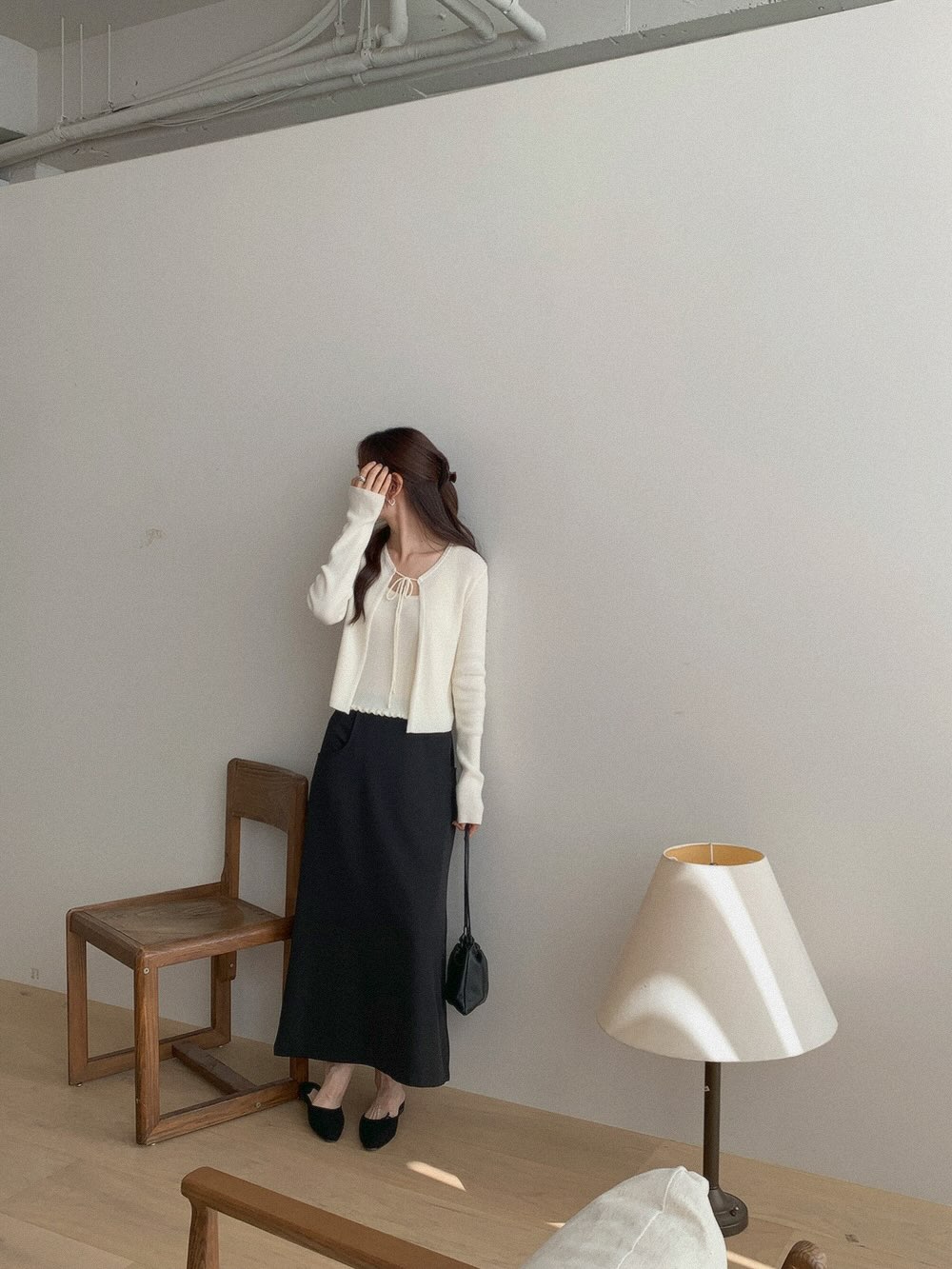 4 cách mặc áo len mỏng chuẩn sang xịn mịn cho những ngày đông không quá lạnh- Ảnh 2.