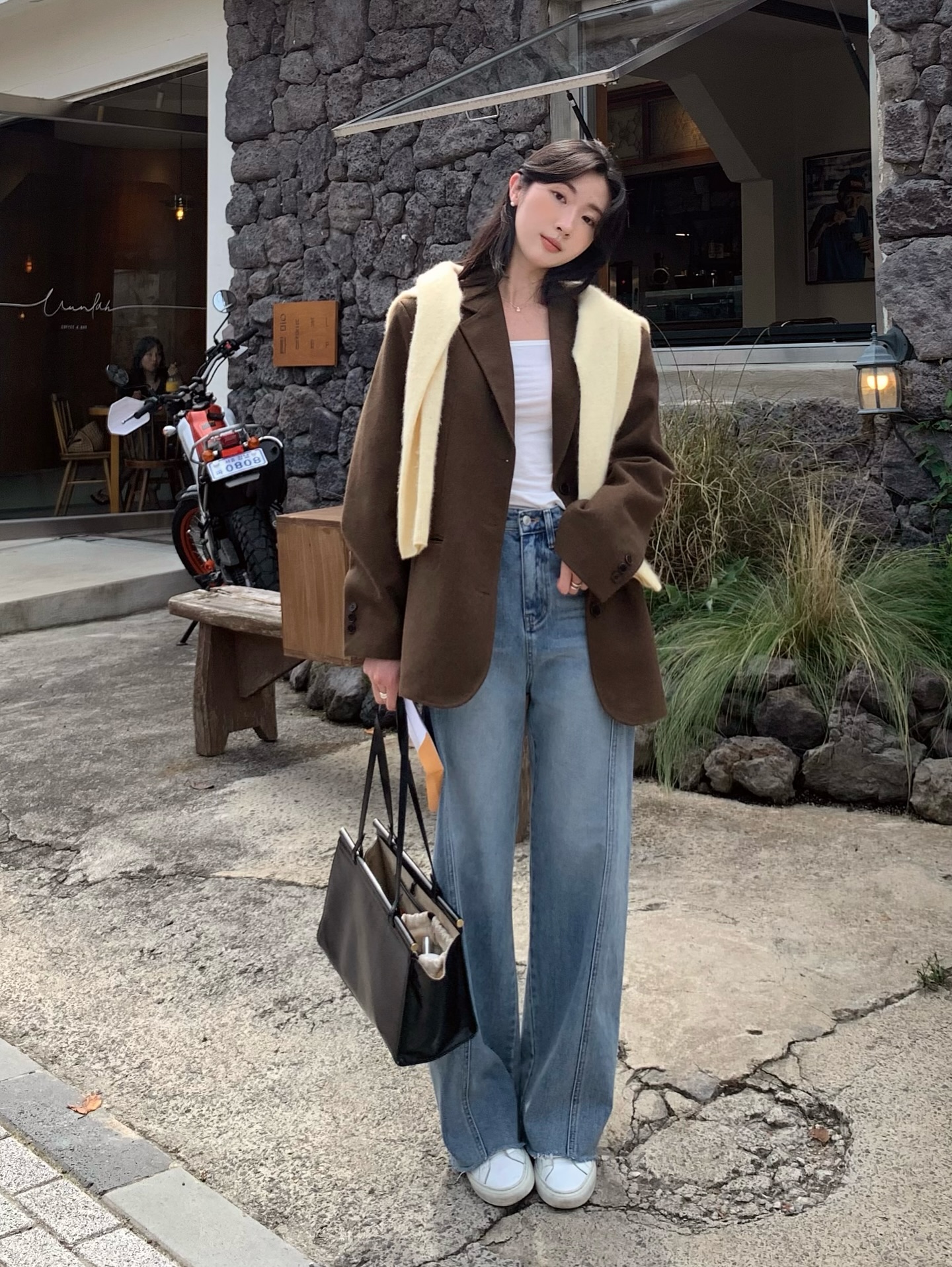 Áo blazer mặc với 4 item này là đẹp hoàn hảo: Thanh lịch từ công sở ra phố- Ảnh 8.