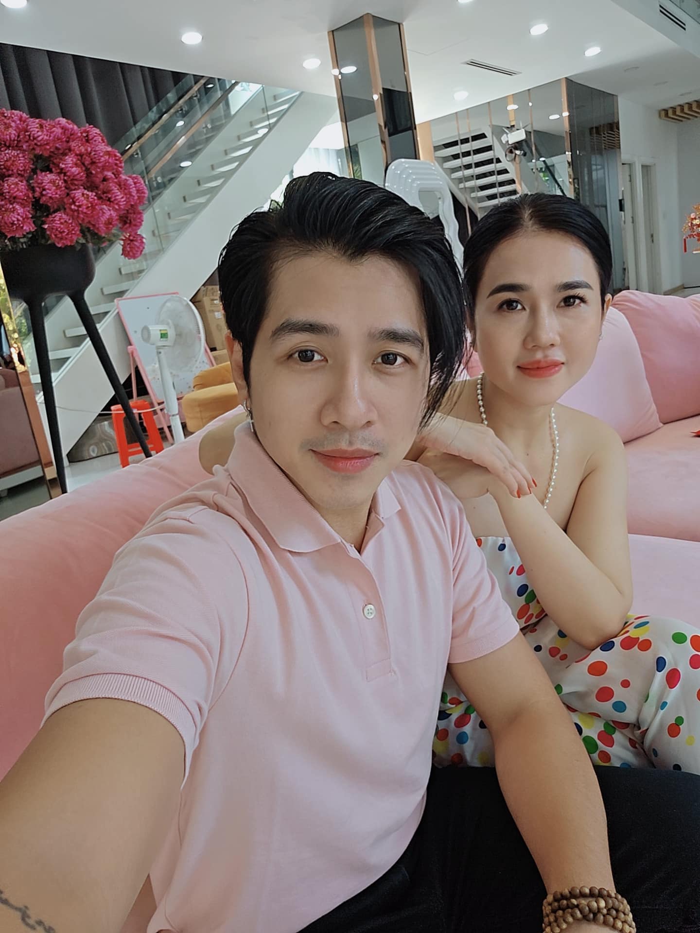 Chị gái Ngọc Trinh: Mẹ 3 con tuổi U50 body sexy nghẹt thở, các con hưởng trọn 