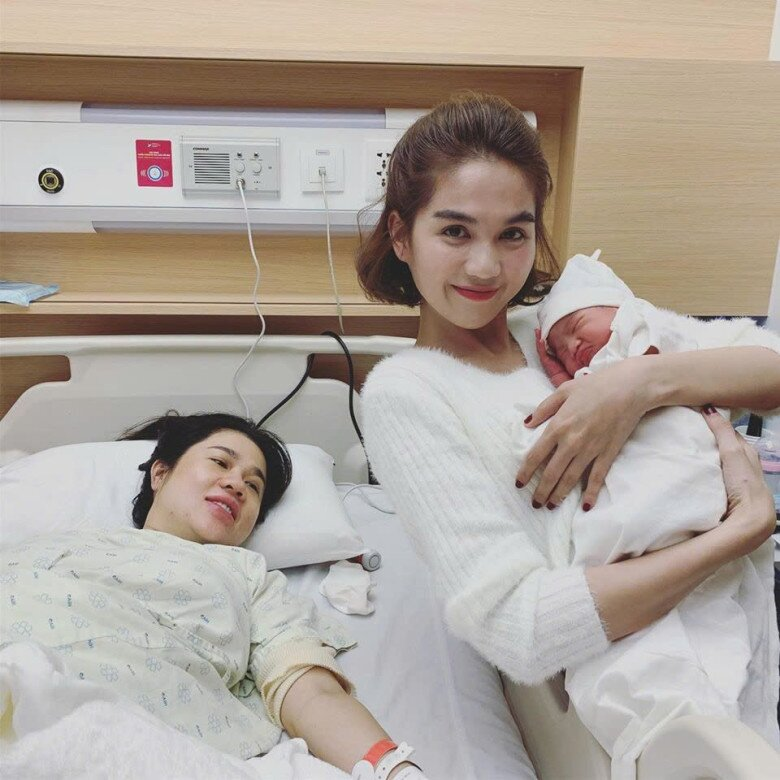 Chị gái Ngọc Trinh: Mẹ 3 con tuổi U50 body sexy nghẹt thở, các con hưởng trọn 