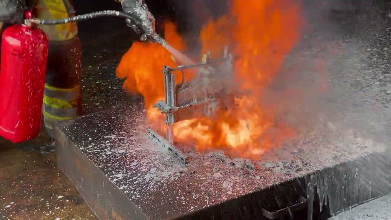 Thế giới đau đầu tìm cách dập lửa pin xe điện, người Việt có lời giải: Đã vượt bài thử khắc nghiệt nhất- Ảnh 5.