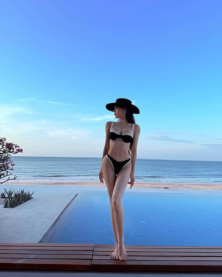 Vào “vibe” công chúa nữ tính, cô nàng vẫn khoe dáng “đồng hồ cát” cực chuẩn- Ảnh 17. Vào “vibe” công chúa nữ tính, cô nàng vẫn khoe dáng “đồng hồ cát” cực chuẩn- Ảnh 17.