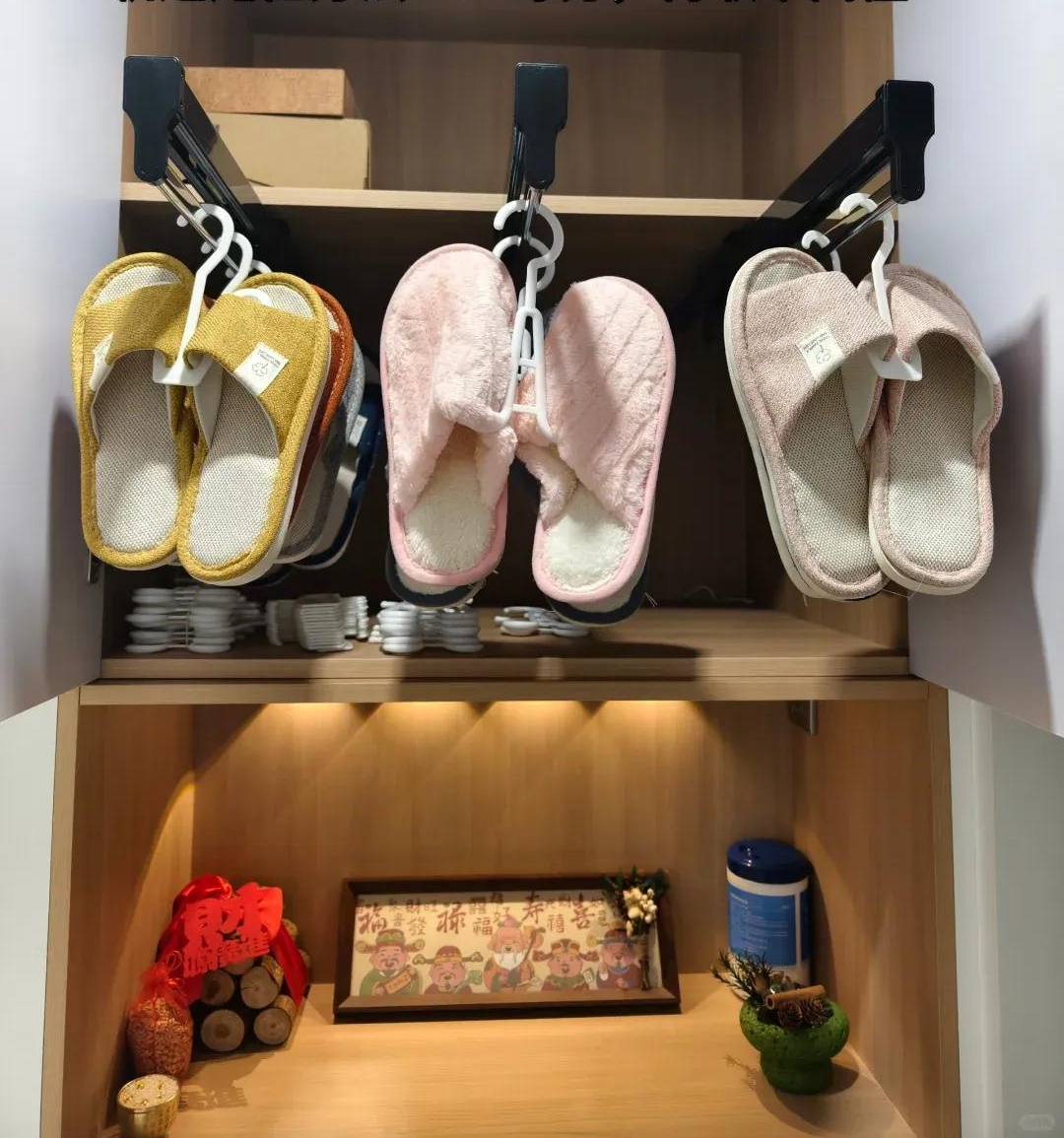 Lối vào chỉ 0,5m² nhưng chứa được 80 đôi giày: Thiết kế tủ giày khiến ai ở căn hộ nhỏ cũng muốn học theo- Ảnh 4.