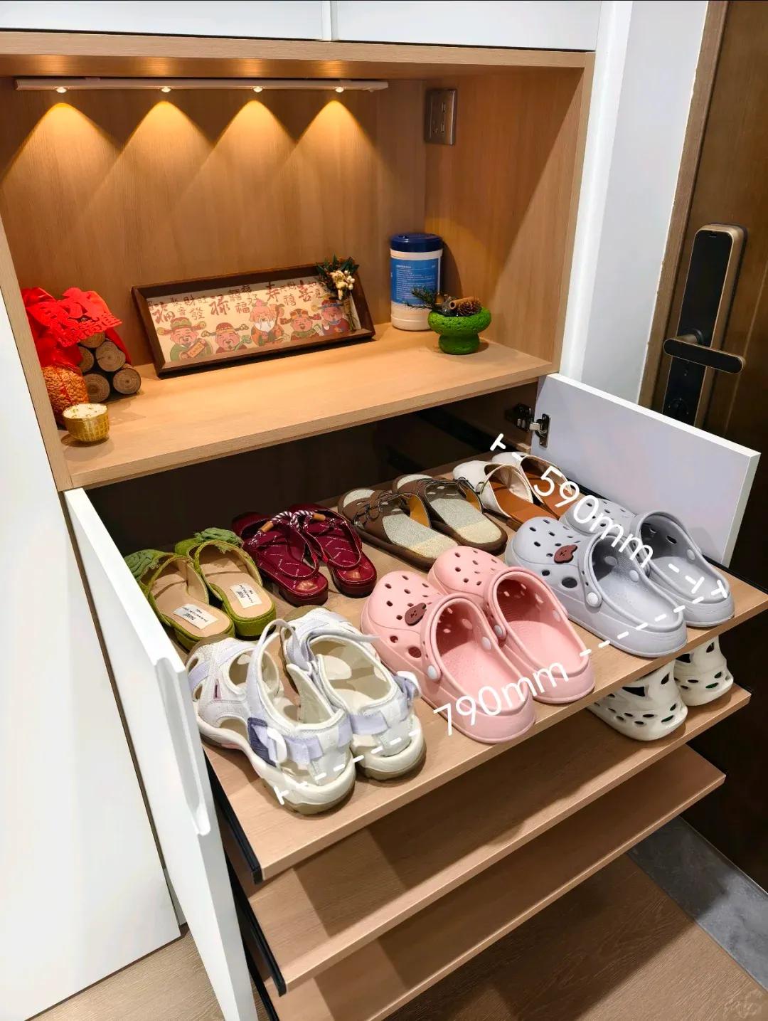 Lối vào chỉ 0,5m² nhưng chứa được 80 đôi giày: Thiết kế tủ giày khiến ai ở căn hộ nhỏ cũng muốn học theo- Ảnh 3.