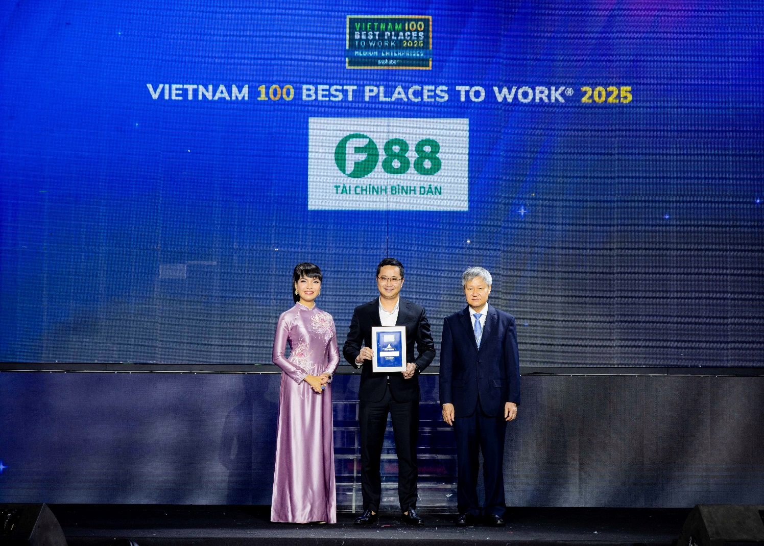 F88 nhận cú đúp giải thưởng Môi trường làm việc năm 2025- Ảnh 1.