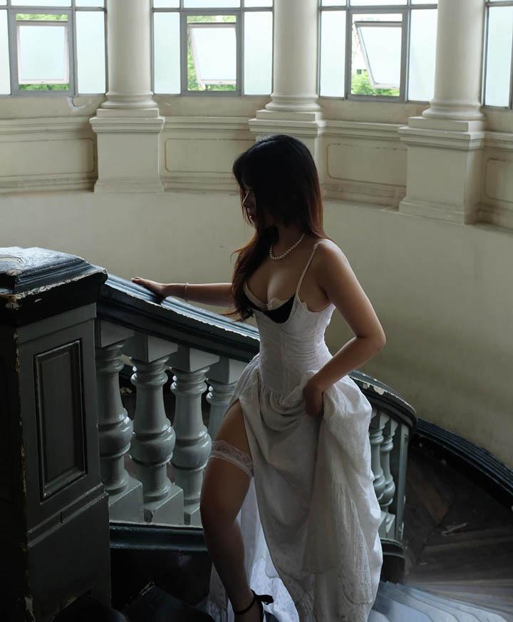 Vào vai “lọ lem”, cô nàng khiến fan “đứng hình” trước nhan sắc cực phẩm- Ảnh 4.