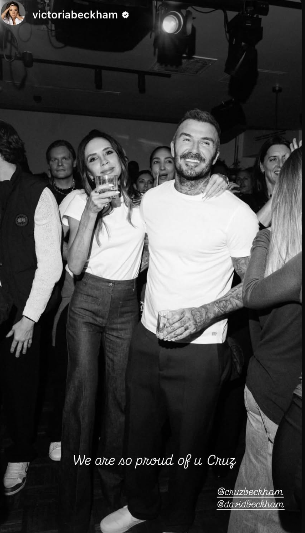 Tiểu thư Harper Beckham mặc đồ đơn giản vẫn xinh đẹp chiếm spotlight, David và Victoria rơi nước mắt vì cậu ba Cruz- Ảnh 2.