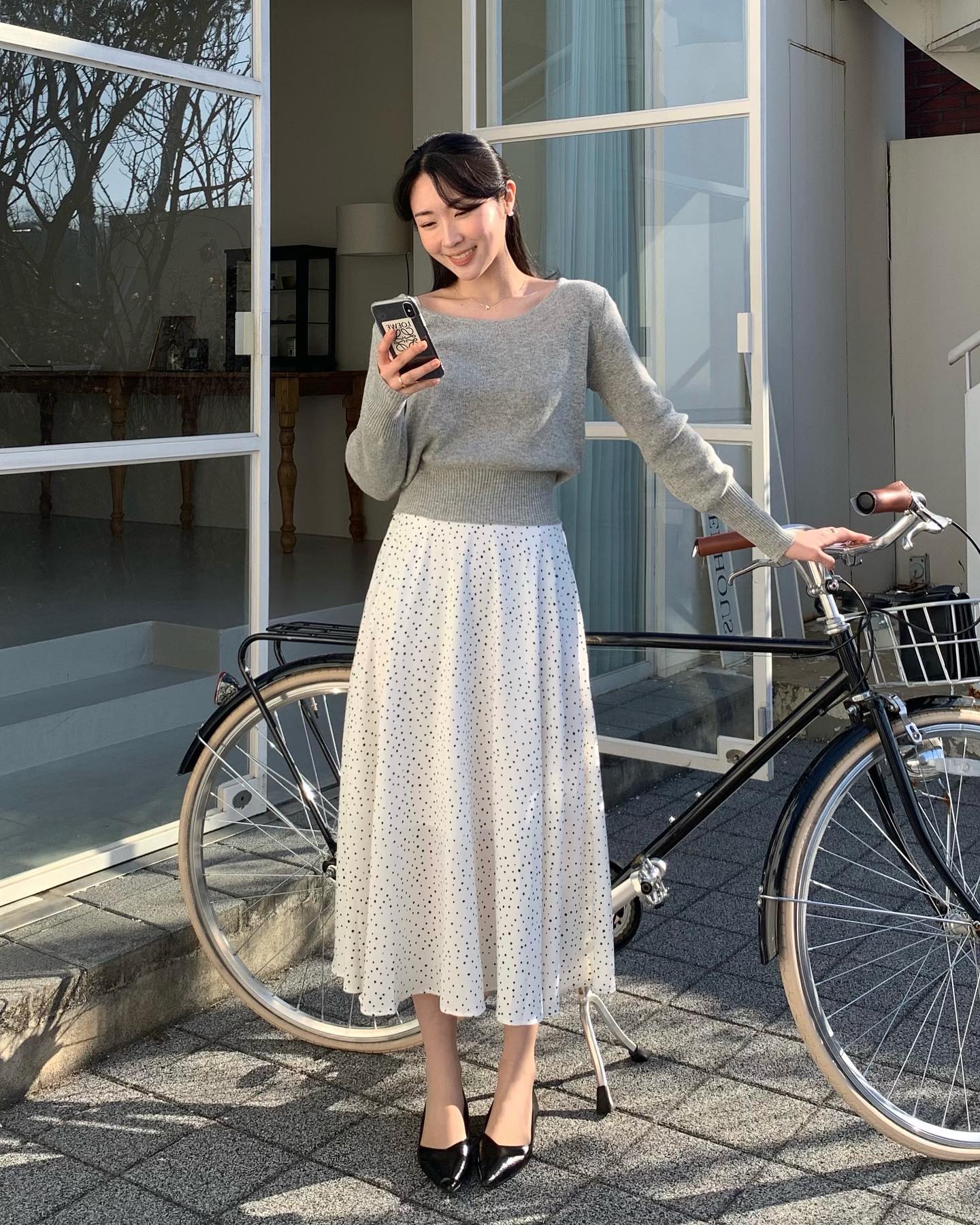 Áo len và chân váy: Bộ đôi siêu nữ tính và thanh lịch, đẹp khó cưỡng trong mùa đông- Ảnh 8. Áo len và chân váy: Bộ đôi siêu nữ tính và thanh lịch, đẹp khó cưỡng trong mùa đông- Ảnh 8.