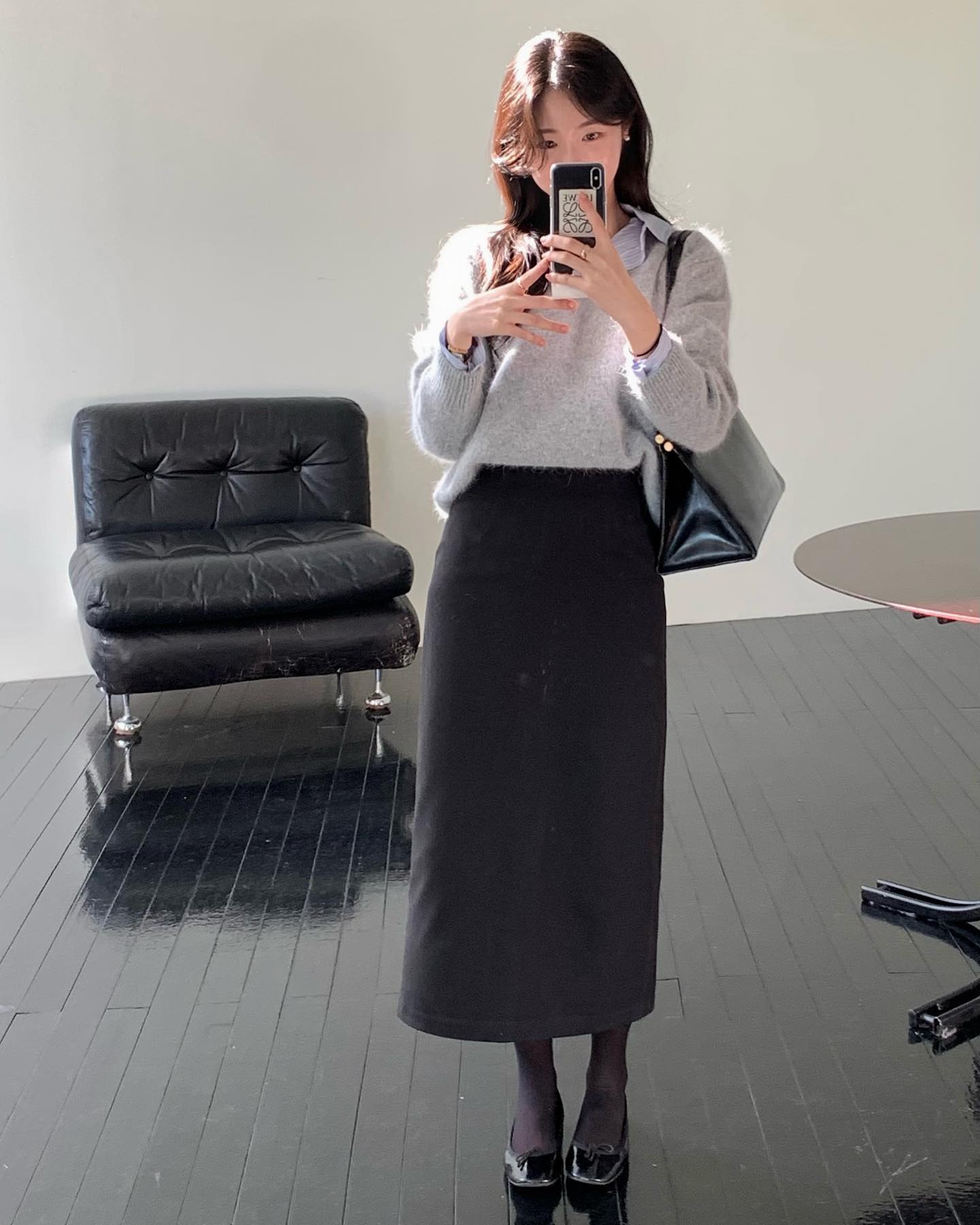 Áo len và chân váy: Bộ đôi siêu nữ tính và thanh lịch, đẹp khó cưỡng trong mùa đông- Ảnh 5. Áo len và chân váy: Bộ đôi siêu nữ tính và thanh lịch, đẹp khó cưỡng trong mùa đông- Ảnh 5.