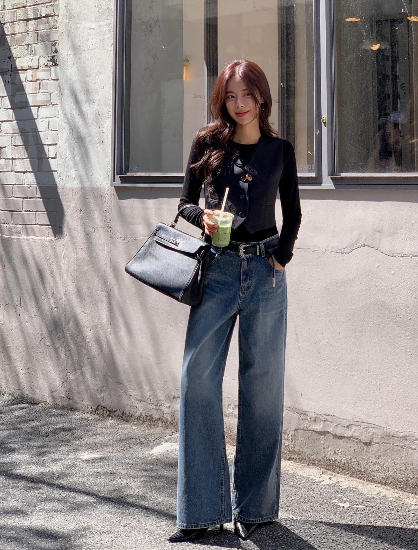 Áo thun dài tay và quần mùa đông: Chỉ 5 phút cho một set đồ gấp đôi sự trẻ trung, sành điệu mọi lúc- Ảnh 1. Áo thun dài tay và quần mùa đông: Chỉ 5 phút cho một set đồ gấp đôi sự trẻ trung, sành điệu mọi lúc- Ảnh 1.