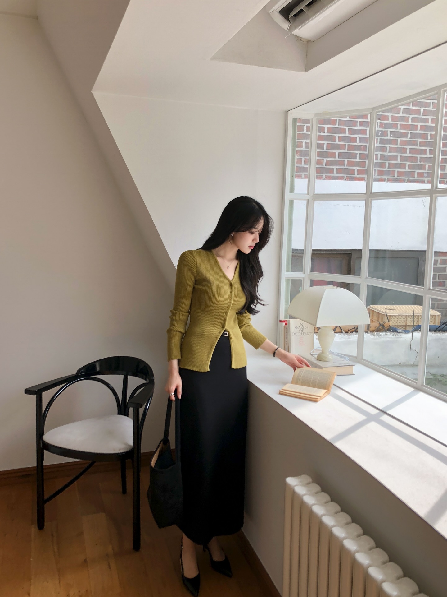 Áo len và chân váy: Bộ đôi siêu nữ tính và thanh lịch, đẹp khó cưỡng trong mùa đông- Ảnh 3. Áo len và chân váy: Bộ đôi siêu nữ tính và thanh lịch, đẹp khó cưỡng trong mùa đông- Ảnh 3.