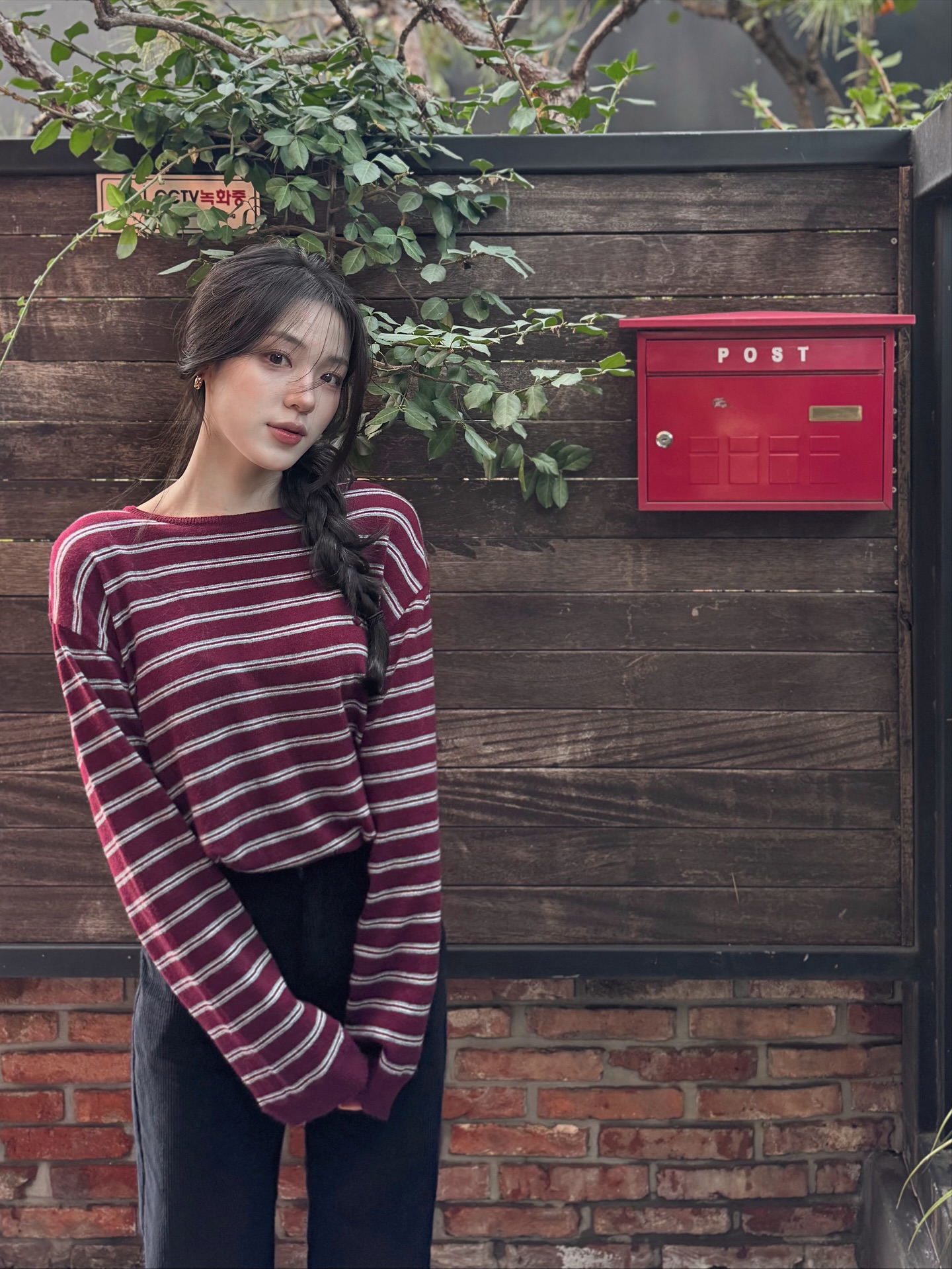 Mặc đẹp không hề khó với 5 mẫu áo len hack tuổi hiệu quả bậc nhất- Ảnh 1.