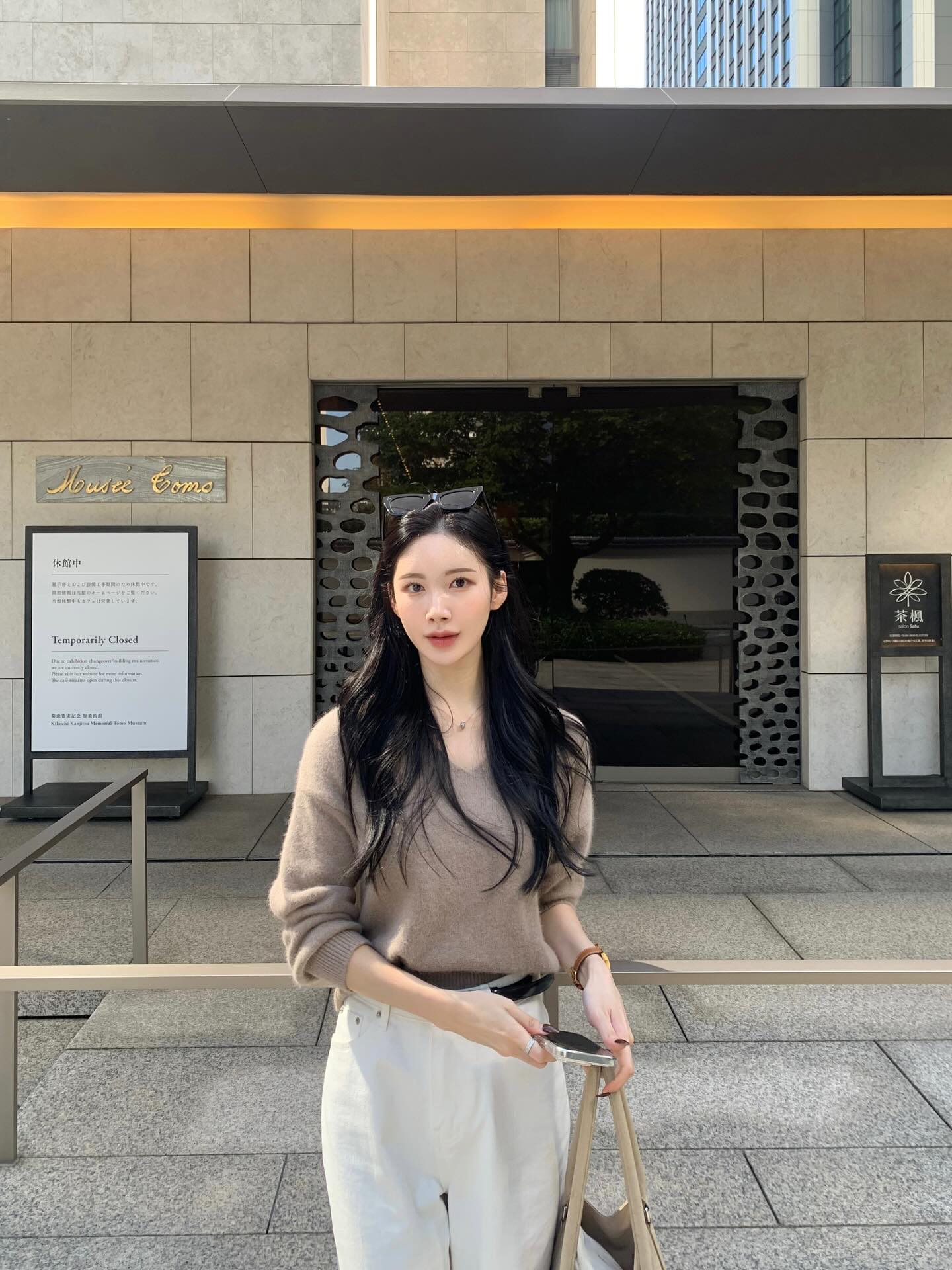 5 mẫu áo mùa đông cứ mặc là vóc dáng tự động thon thả, cao ráo hơn- Ảnh 2. 5 mẫu áo mùa đông cứ mặc là vóc dáng tự động thon thả, cao ráo hơn- Ảnh 2.