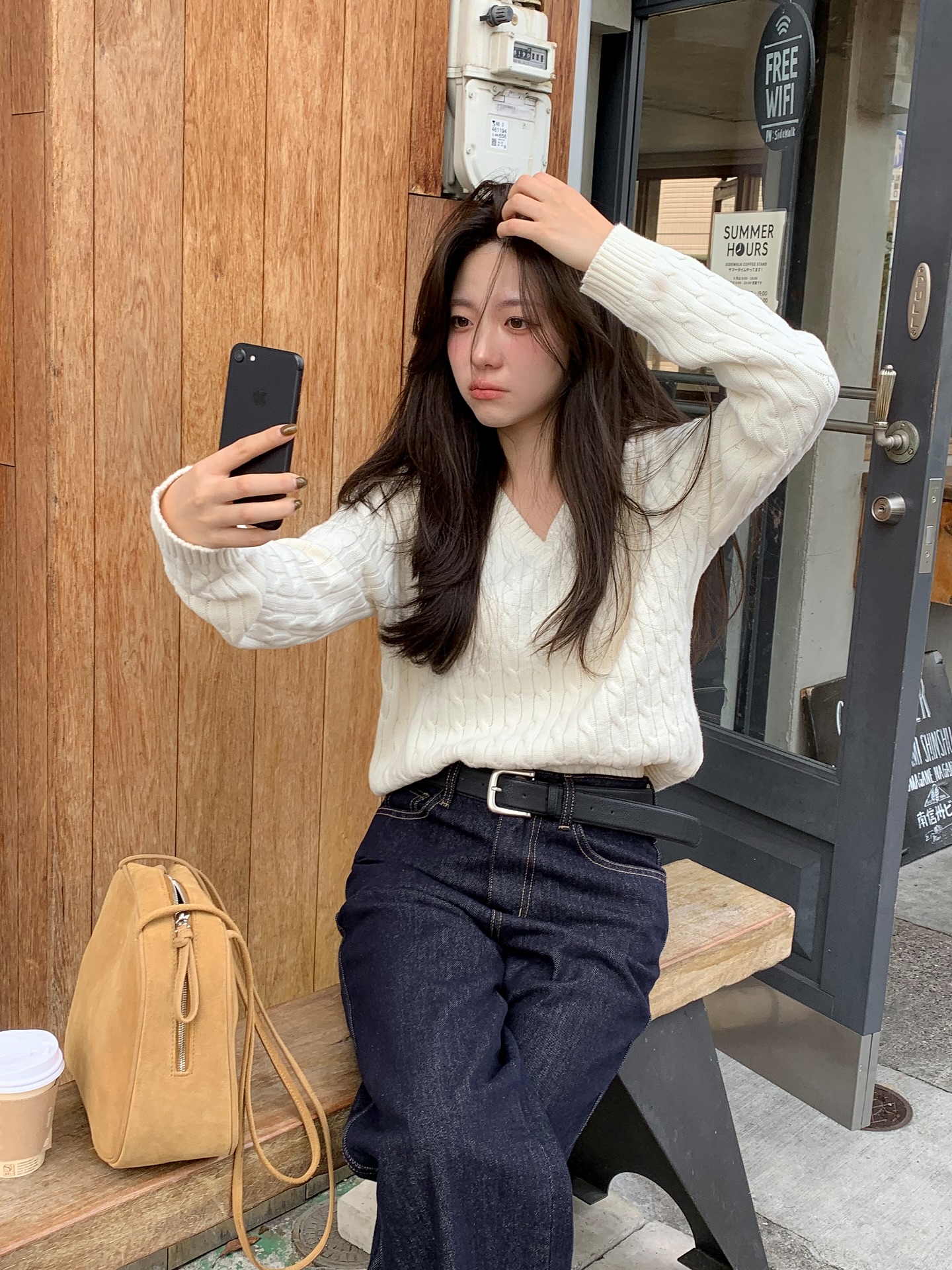 Mặc đẹp không hề khó với 5 mẫu áo len hack tuổi hiệu quả bậc nhất- Ảnh 7.