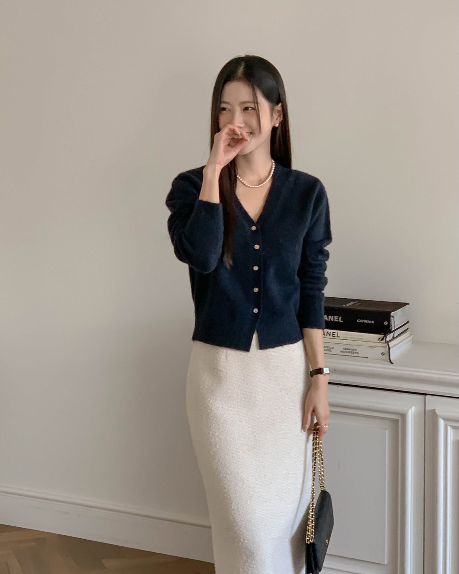 Áo len và chân váy: Bộ đôi siêu nữ tính và thanh lịch, đẹp khó cưỡng trong mùa đông- Ảnh 7. Áo len và chân váy: Bộ đôi siêu nữ tính và thanh lịch, đẹp khó cưỡng trong mùa đông- Ảnh 7.