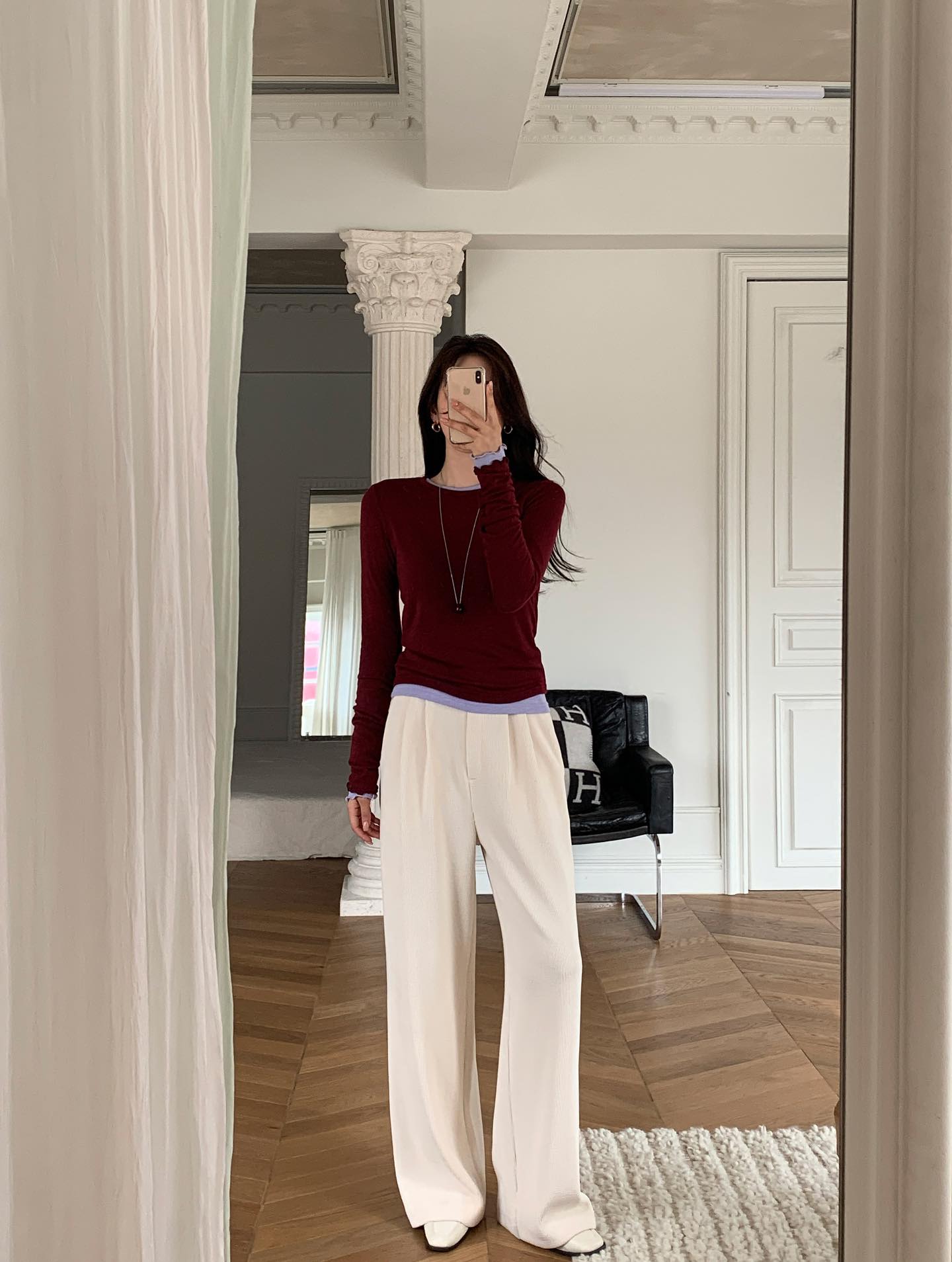 Áo thun dài tay và quần mùa đông: Chỉ 5 phút cho một set đồ gấp đôi sự trẻ trung, sành điệu mọi lúc- Ảnh 10. Áo thun dài tay và quần mùa đông: Chỉ 5 phút cho một set đồ gấp đôi sự trẻ trung, sành điệu mọi lúc- Ảnh 10.