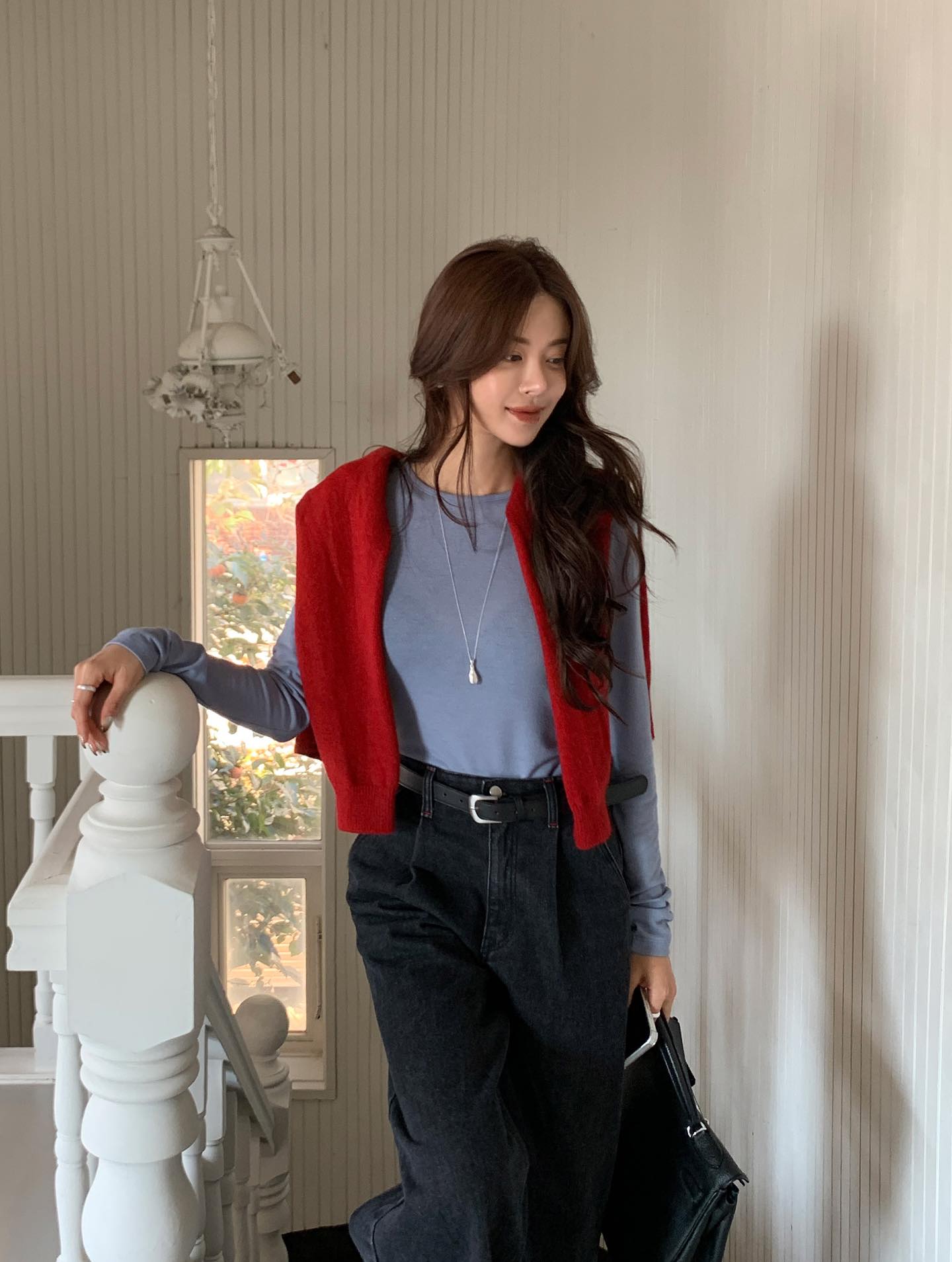 Áo thun dài tay và quần mùa đông: Chỉ 5 phút cho một set đồ gấp đôi sự trẻ trung, sành điệu mọi lúc- Ảnh 15. Áo thun dài tay và quần mùa đông: Chỉ 5 phút cho một set đồ gấp đôi sự trẻ trung, sành điệu mọi lúc- Ảnh 15.