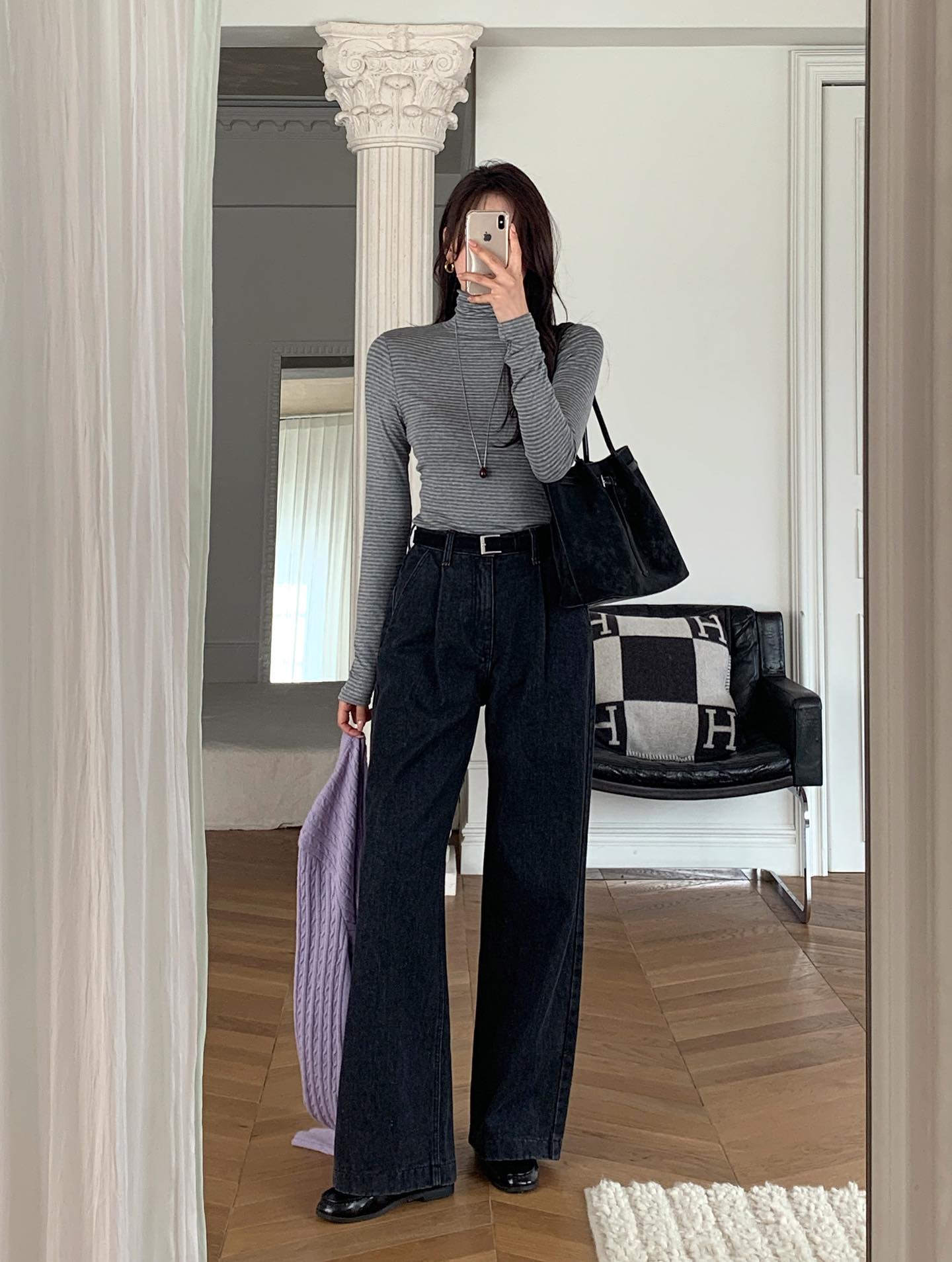 Áo thun dài tay và quần mùa đông: Chỉ 5 phút cho một set đồ gấp đôi sự trẻ trung, sành điệu mọi lúc- Ảnh 13. Áo thun dài tay và quần mùa đông: Chỉ 5 phút cho một set đồ gấp đôi sự trẻ trung, sành điệu mọi lúc- Ảnh 13.